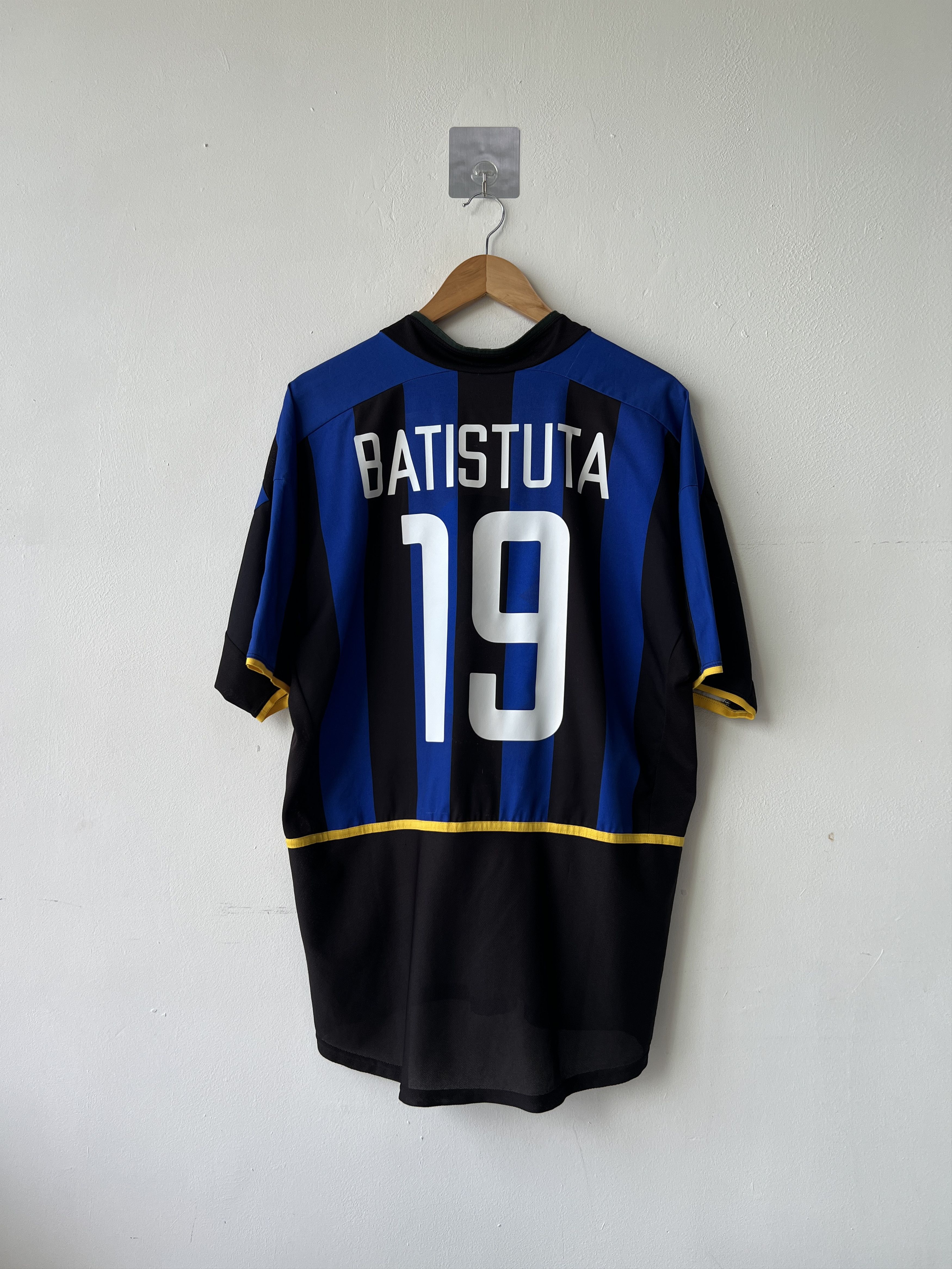 Nike (L fits XL) Inter Milan 2002-03 Home Kit Batistuta #19 Size US L / EU 52-54 / 3 - 1 Thumbnail