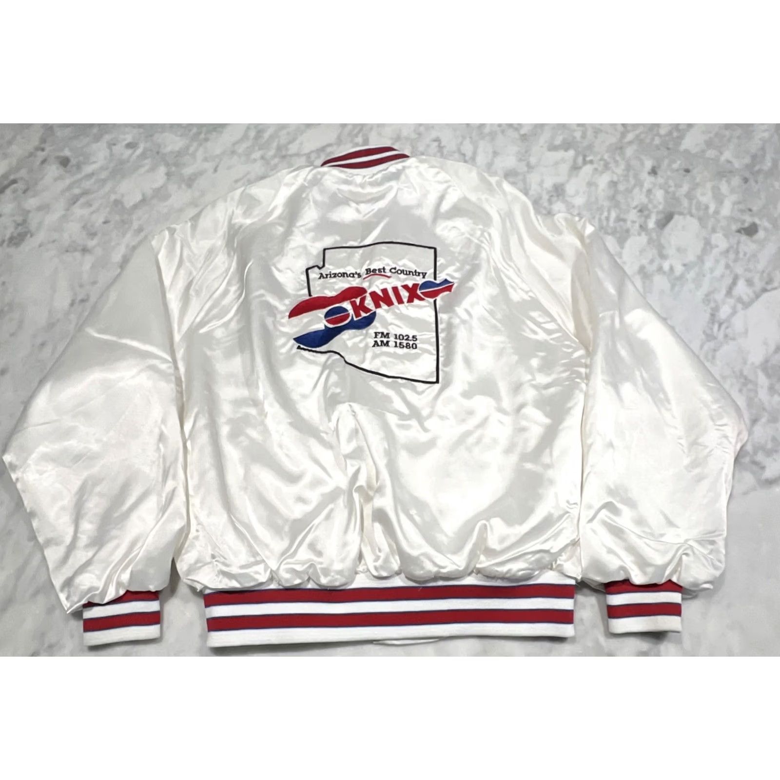 Vintage VINTAGE Knix FM 102.5 Satin Bomber Jacket White Large Arizona Country Music Mens Size US L / EU 52-54 / 3 - 5 Thumbnail