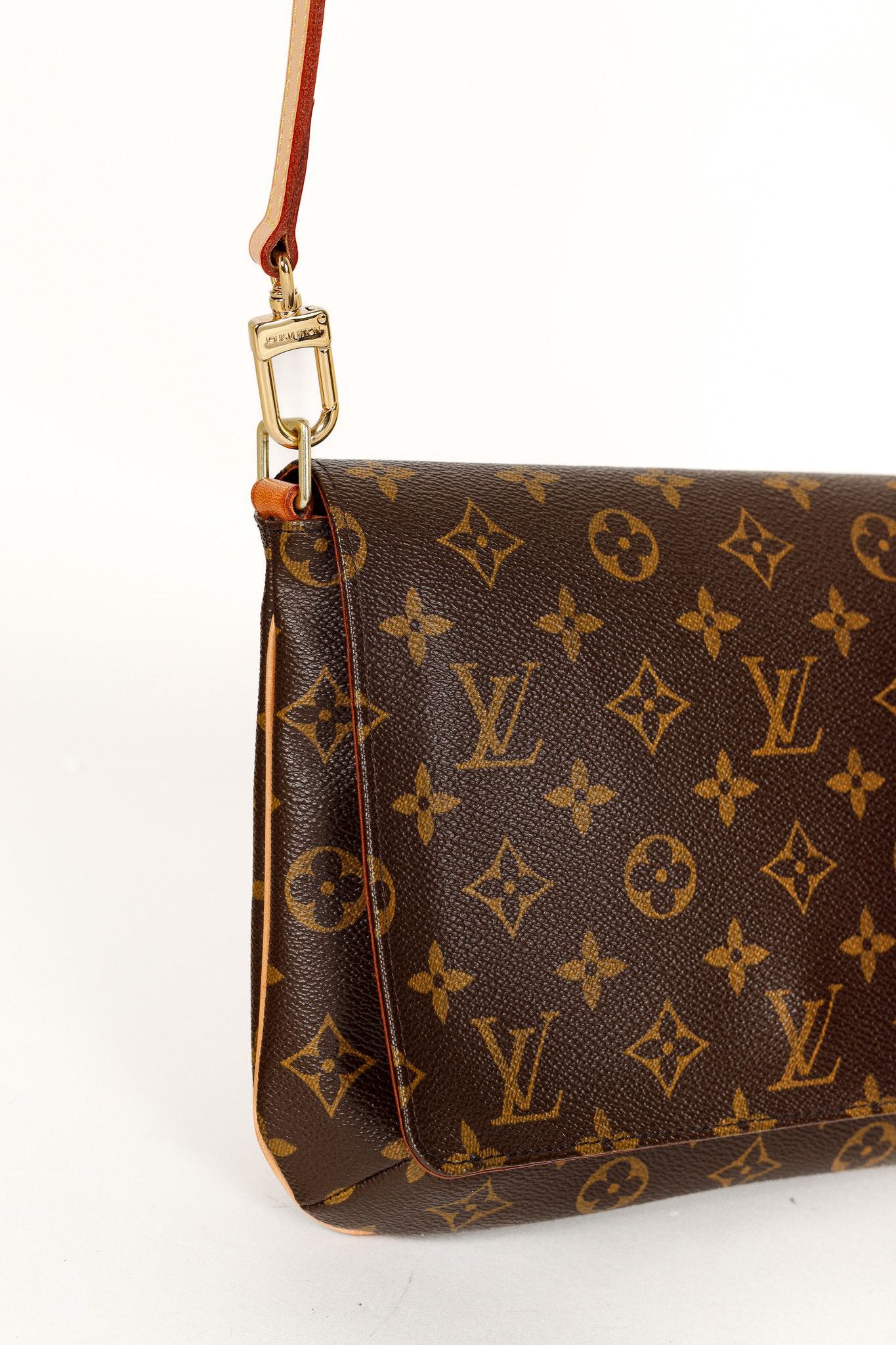 Louis Vuitton Louis Vuitton Musette Tango Monogram Canvas Messenger Bag Size ONE SIZE - 9 Thumbnail