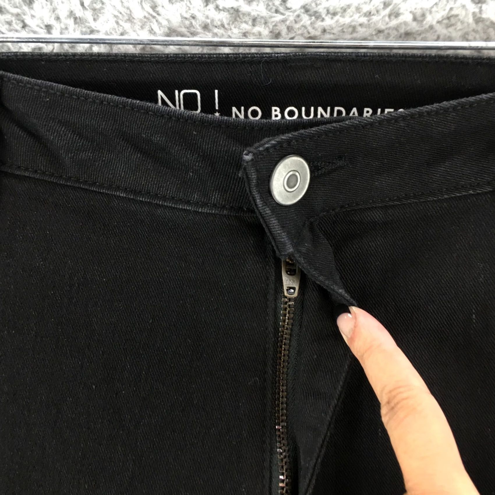 Vintage No Boundaries Capri Cropped Jeans Womens 17 Black High Rise Zip Fly 5 Pocket NEW Size 38" / US 16 / IT 52 - 4 Thumbnail