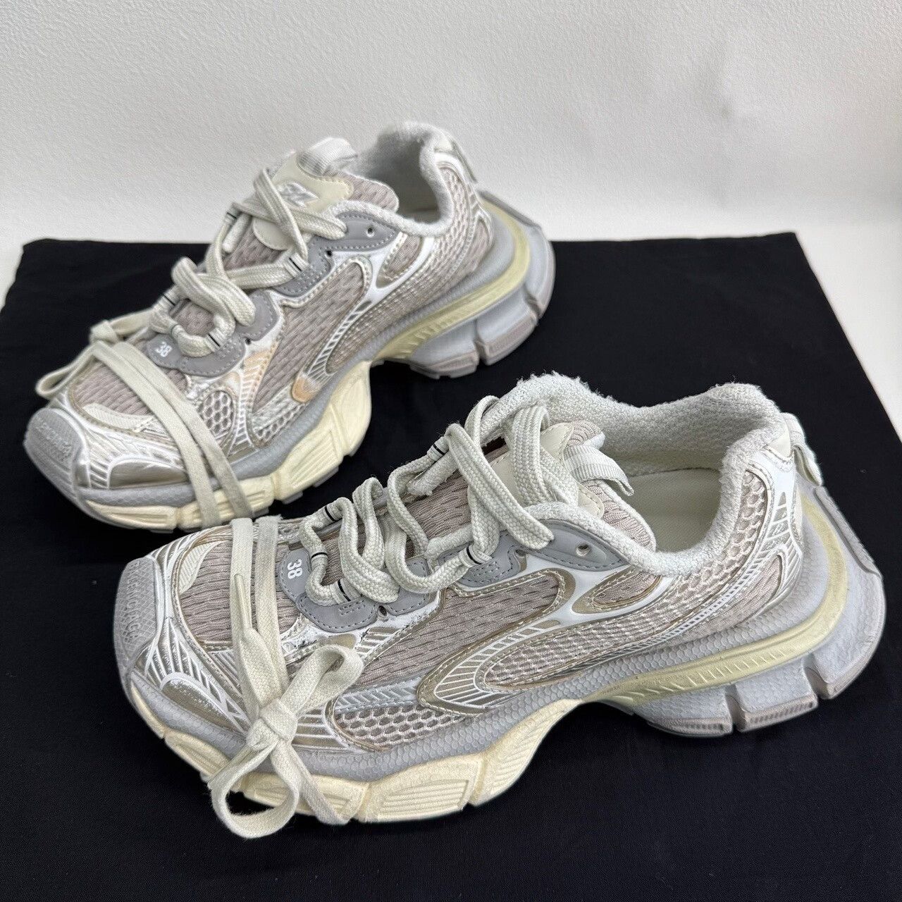 Balenciaga Balenciaga Mesh Silver Lowtop Sneakers 6 Men Size US 6 / EU 39 - 1 Thumbnail
