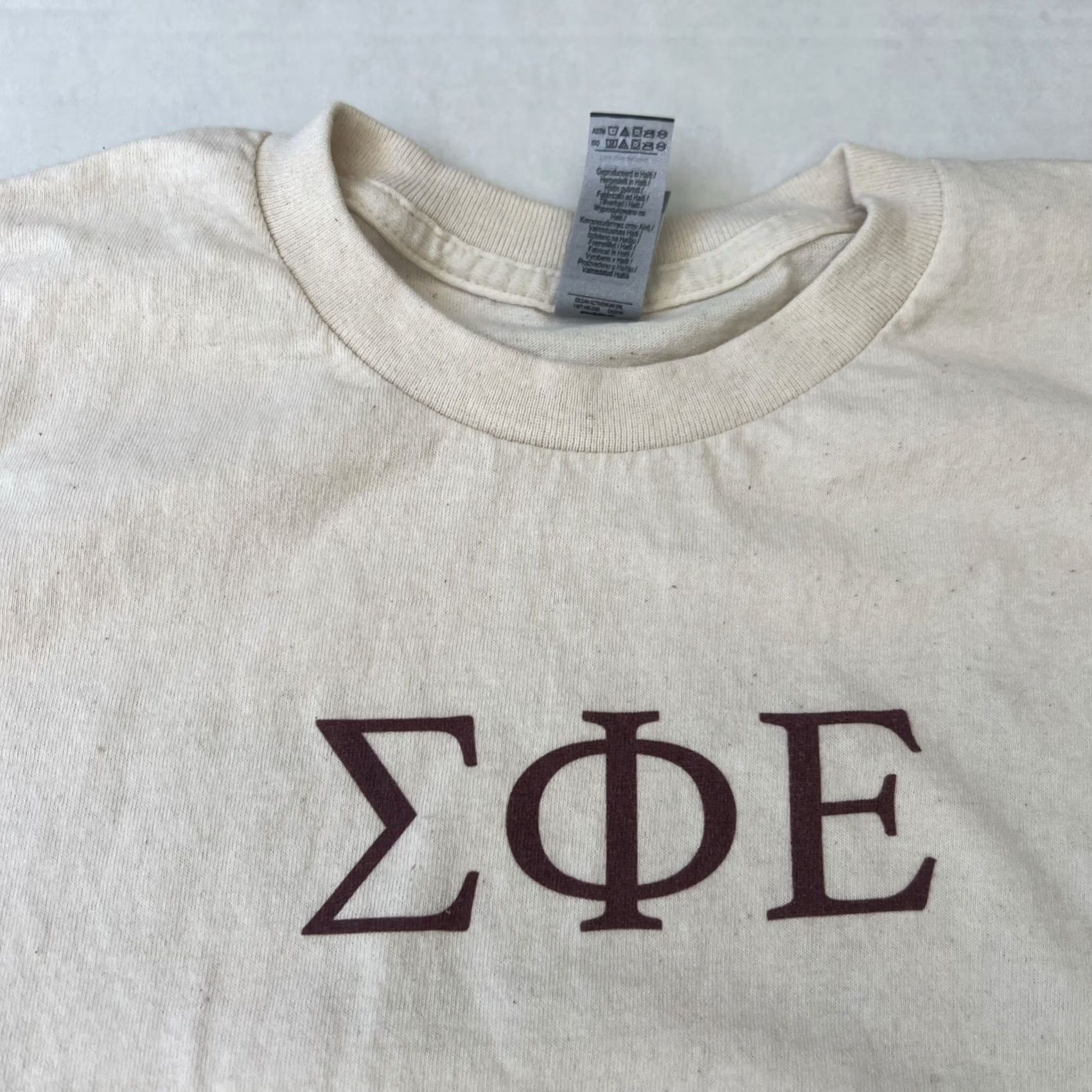 Gildan VINTAGE Sigma Phi Epsilon Tee Men M Ivory 90s Classic College Mobster The Godfather Graphic Print Short Sleeve Crew Neck Life’s A Journey Gallon? Size US M / EU 48-50 / 2 - 3 Thumbnail