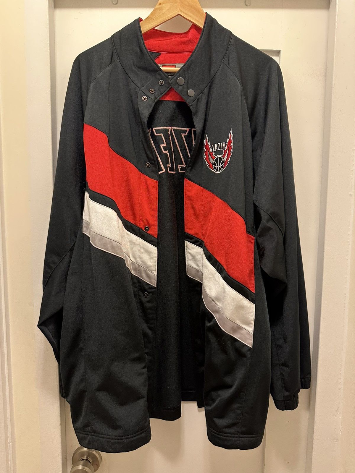 NBA × Nike × Vintage Vintage Nike NBA Trailblazers Authentic WarmUp Jacket Size US M / EU 48-50 / 2 - 2 Thumbnail