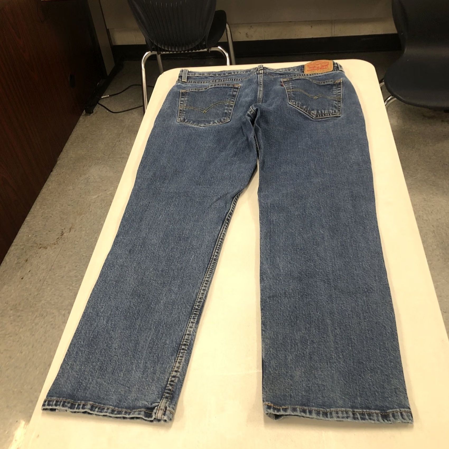 Levi's VINTAGE Levi's 514 Jeans Men’s 36x28.5 Med Blue Wash Straight 5-Pocket Denim Regular Mens Size US 36 / EU 52 - 5 Thumbnail