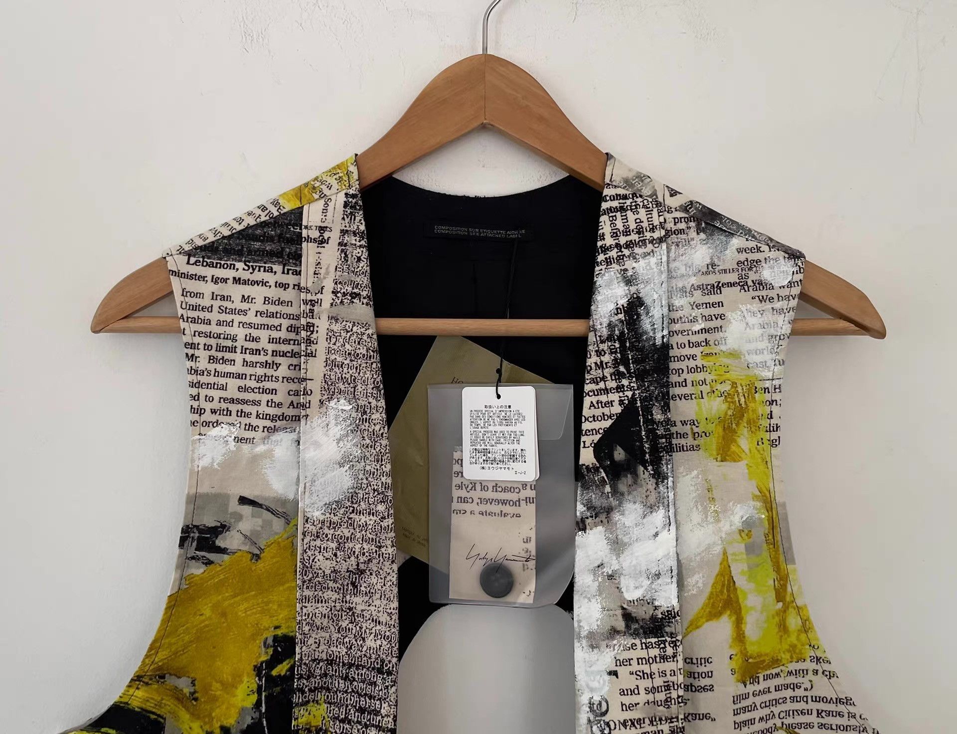 Yohji Yamamoto Yohji Yamamoto 22SS Newspaper Print Cutout Vest Ｑ21 Size US M / EU 48-50 / 2 - 3 Thumbnail