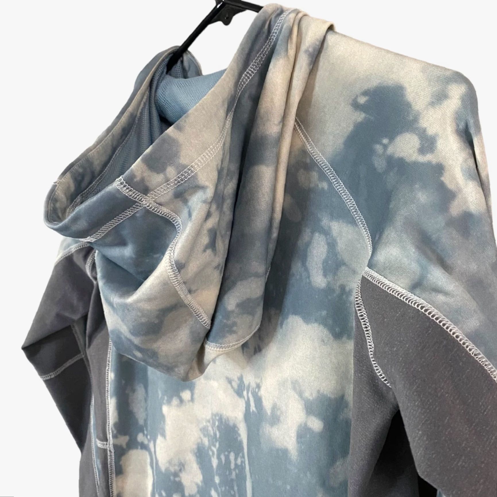 Burton VINTAGE Burton Dryride Snowboarding Hoodie Women Small Blue/White Tie-Dye Long-Sleeve Size S / US 4 / IT 40 - 6 Thumbnail