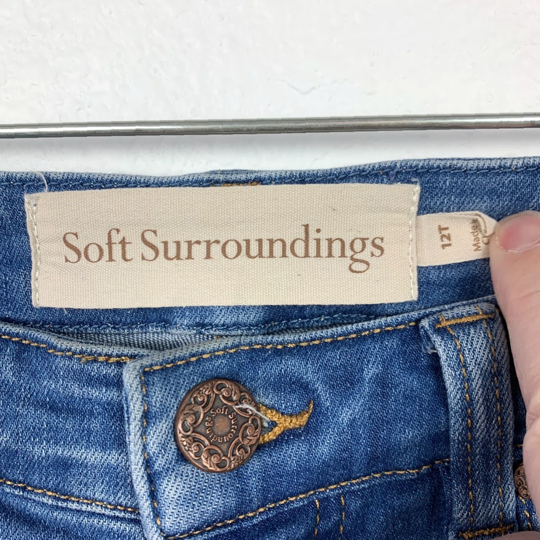 Soft Surroundings Soft Surroundings Jeans Slim Jeans Light Rain Wash 12T Women Slim Blue Size 34" / US 12 / IT 48 - 3 Thumbnail