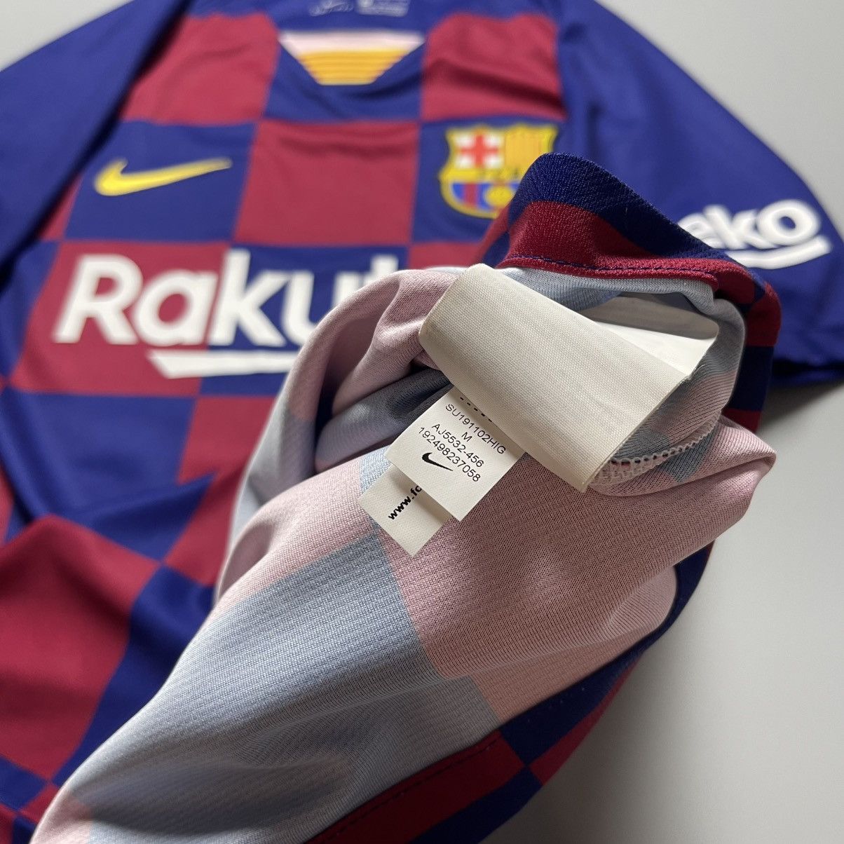 Vintage BARCELONA NIKE 2019/2020 FOOTBALL HOME JERSEY #10 MESSI Size US M / EU 48-50 / 2 - 9 Thumbnail