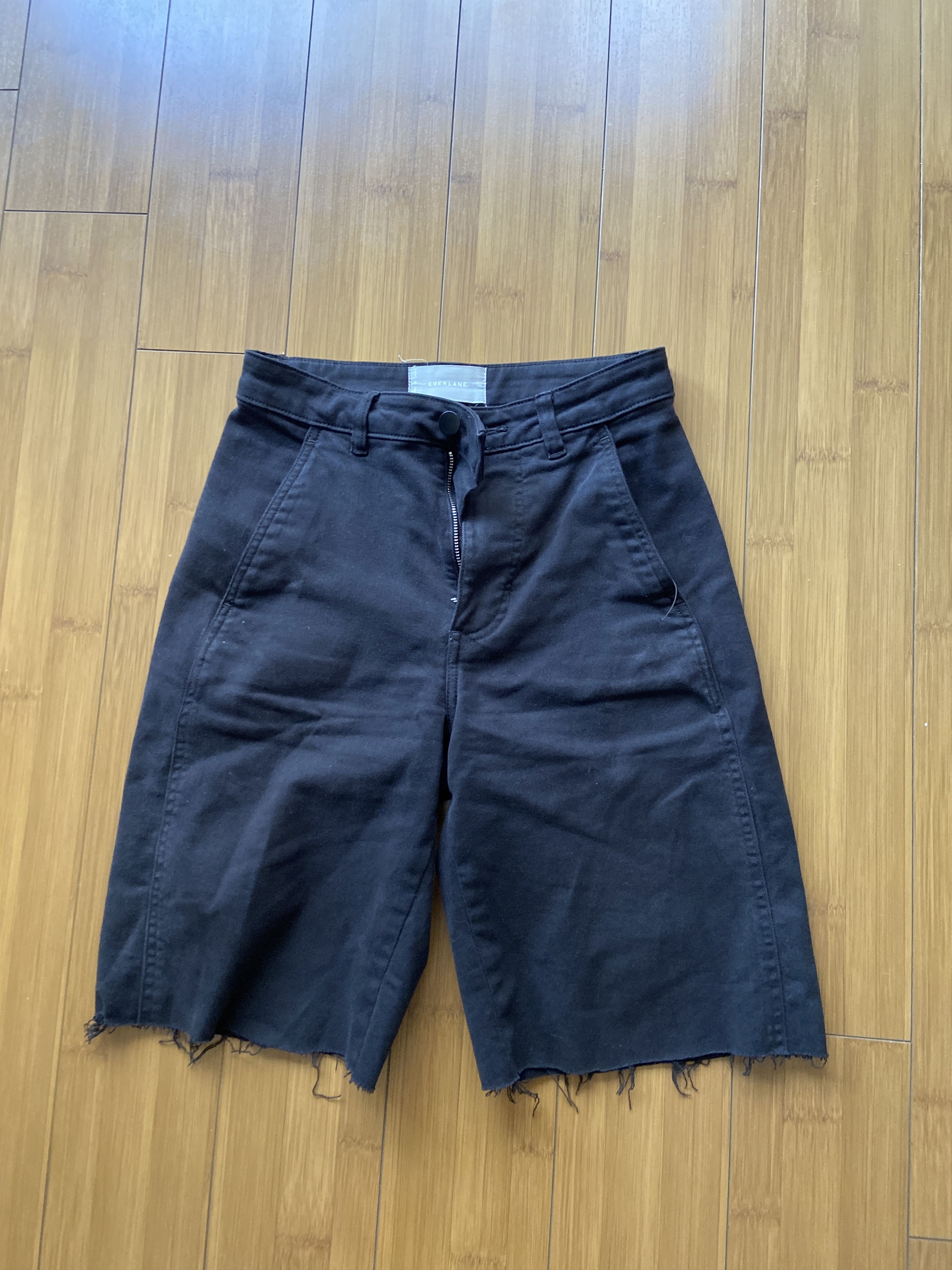 Everlane Everlane The OG Baggy Jean Shorts - Medium Black - 0 Women's Size US 26 / EU 42 - 1 Thumbnail