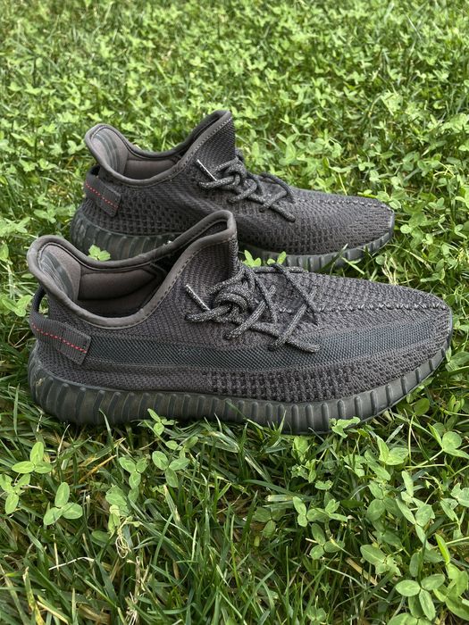 Black yeezy outlet 350 reflective laces