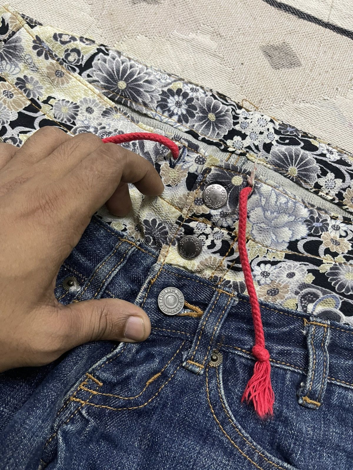 Karakuri Tamashii 90s CHIGIRI DOUBLE WAIST RARE COTTON/DENIM JEANS Size US 31 - 7 Thumbnail