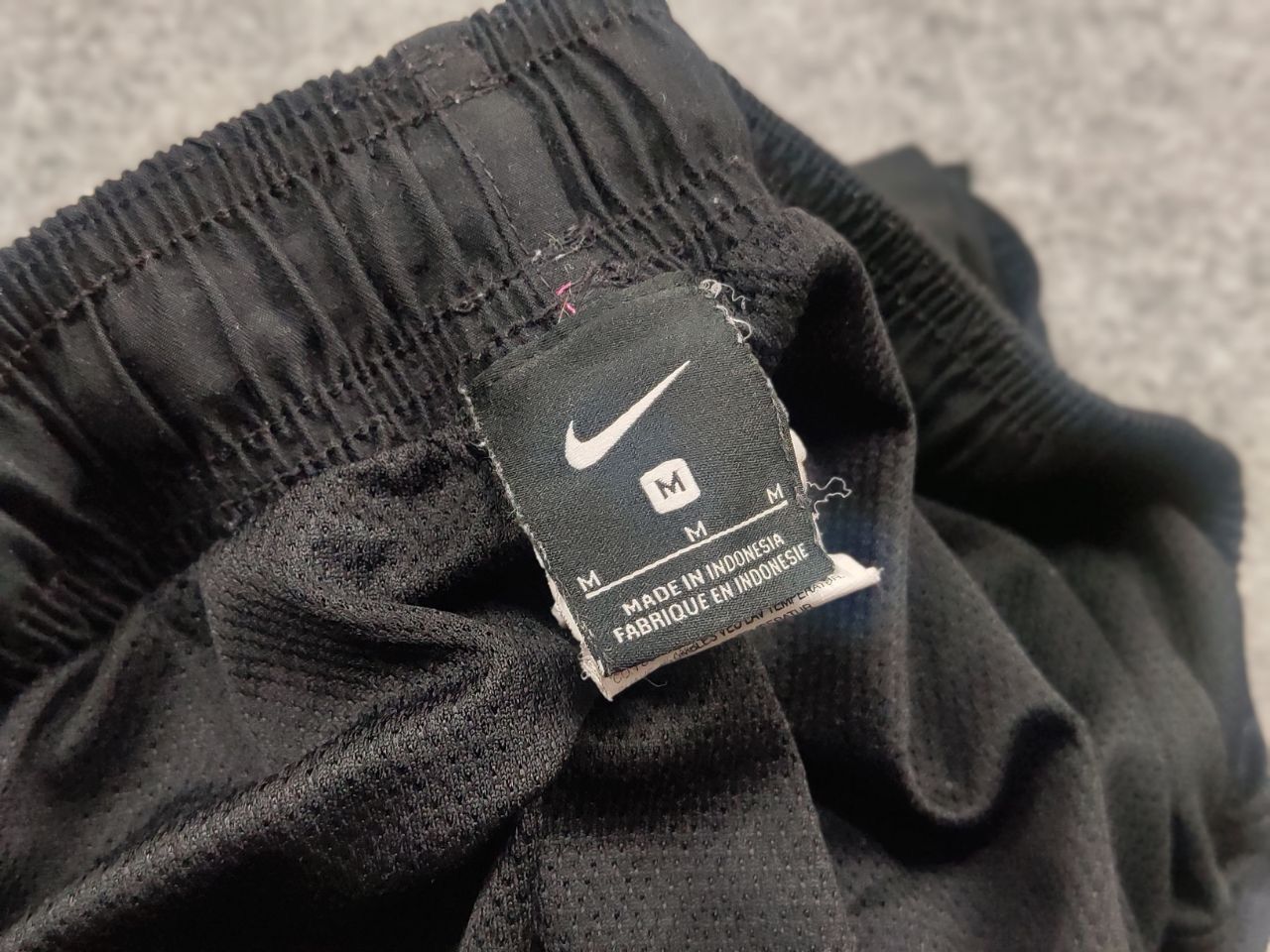 Nike Vintage Nike Swoosh Black Casual Y2K Style Shorts Size US 32 / EU 48 - 16 Thumbnail