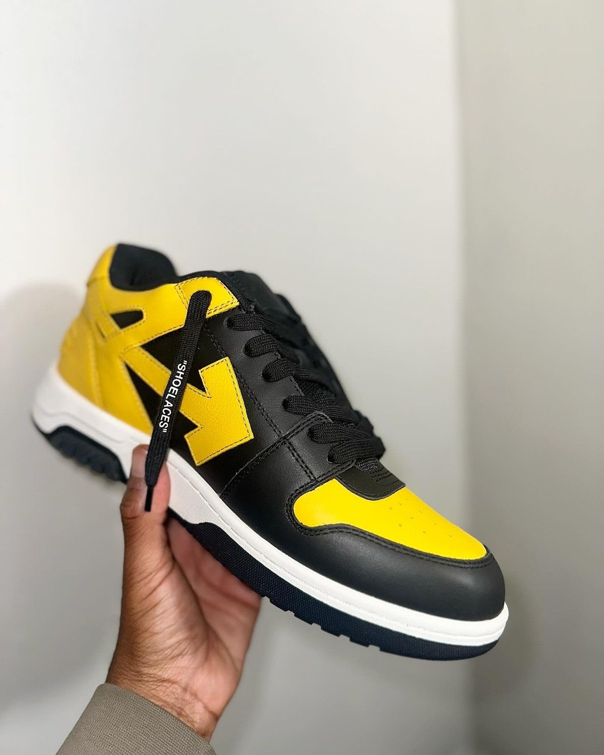 Off-White Off White Out Of Office Sneakers Size US 9 / EU 42 - 2 Thumbnail