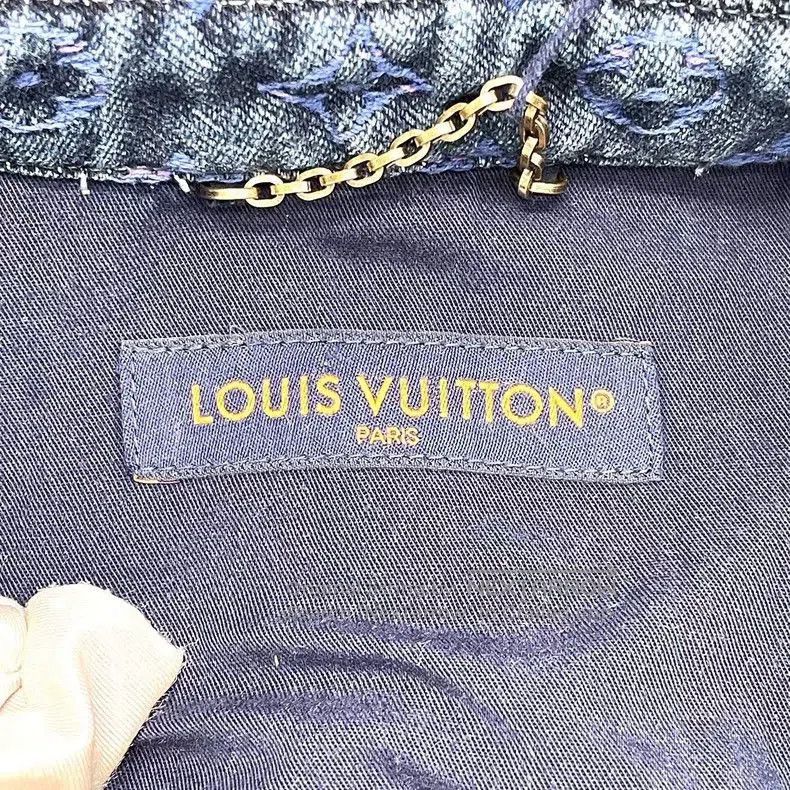 Louis Vuitton Louis Vuitton Lv23SS Showpiece Graded Rainbow Monogram Shir Size US L / EU 52-54 / 3 - 5 Thumbnail