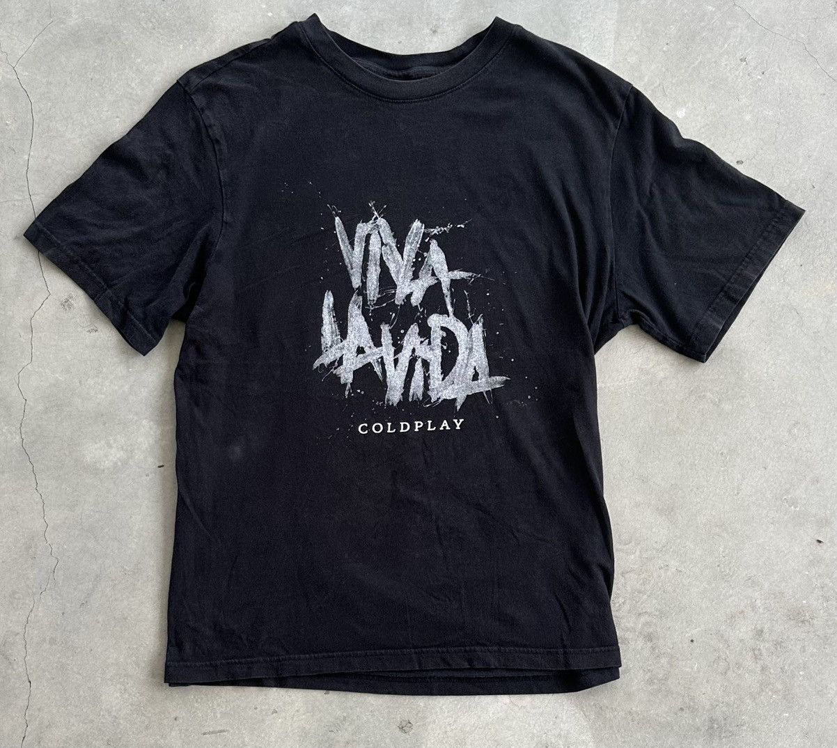 Band Tees COLDPLAY VIVA LA VIDA 2018 TEE Size US L / EU 52-54 / 3 - 1 Thumbnail