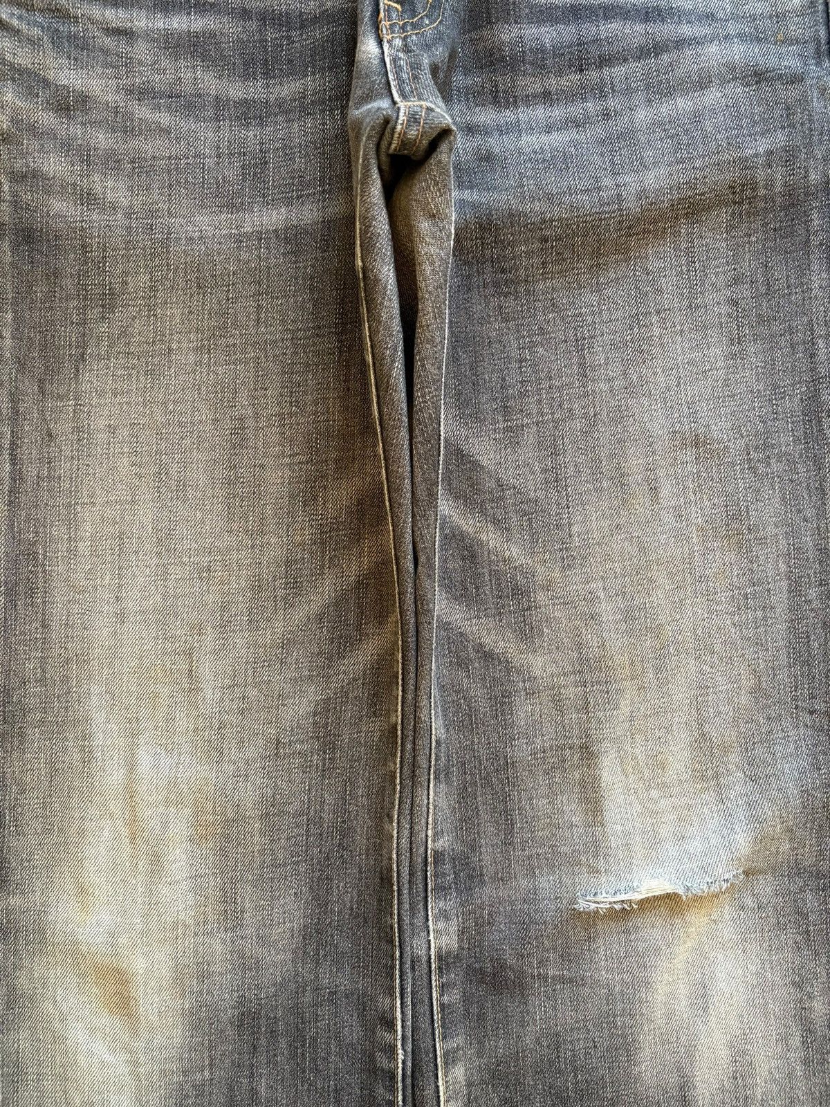 Uniqlo Vintage Uniqlo Rusty Mud Wash Distressed Loose Jeans Size US 29 - 5 Thumbnail