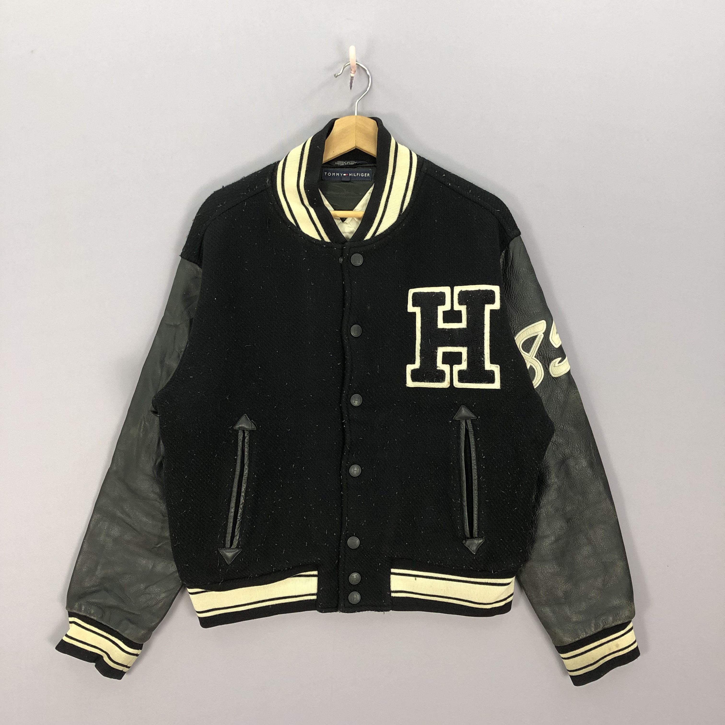 Tommy Hilfiger × Vintage Vintage Tommy Hilfiger Varsity Jacket Baseball Jacket Size US L / EU 52-54 / 3 - 2 Thumbnail