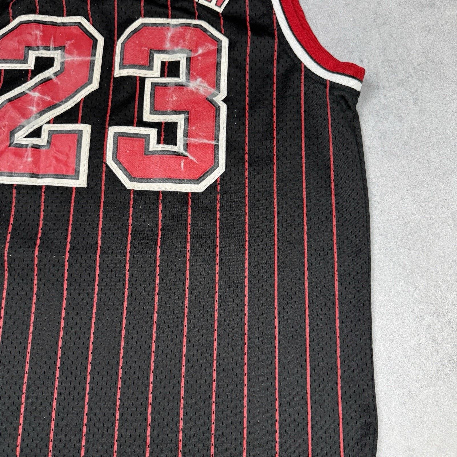 Nike Vintage Nike Chicago Bulls Jersey Air Jordan Men Size L Size US L / EU 52-54 / 3 - 22 Thumbnail