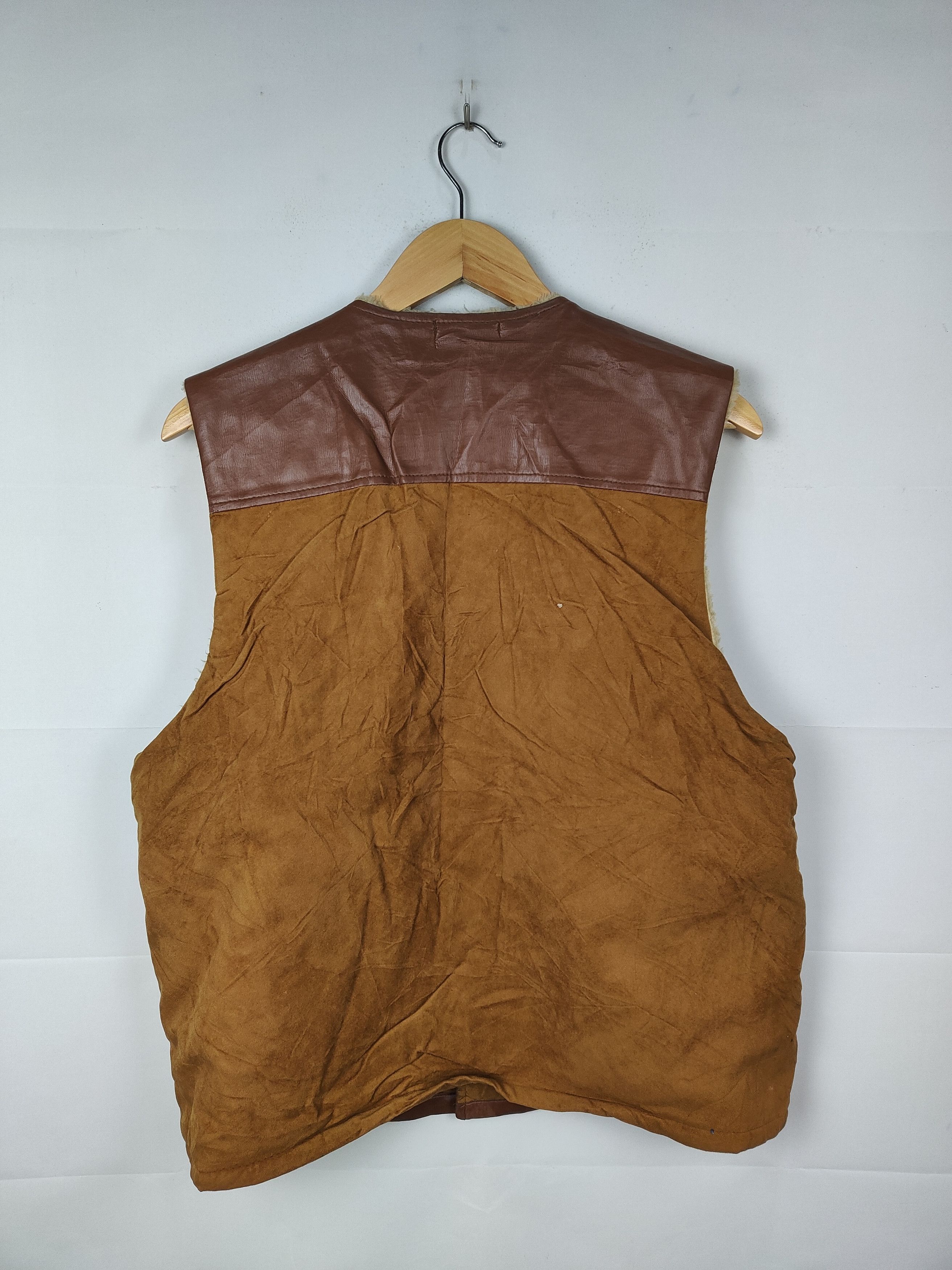 Vintage Vintage brown suede and leather vest with a shearling lining Size US L / EU 52-54 / 3 - 6 Thumbnail