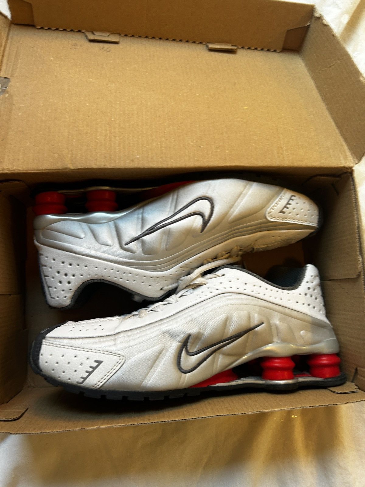 Nike Nike shox r4 Size US 9.5 / EU 42-43 - 1 Thumbnail