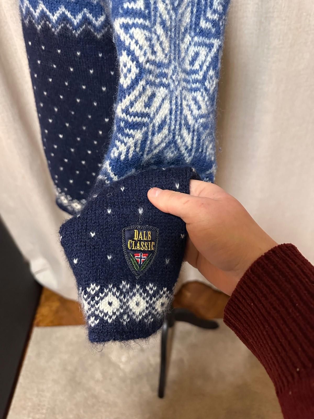 Dale Of Norway Dale of Norway Blue and White Snowflake Sweater Men's Sz M Size US M / EU 48-50 / 2 - 8 Thumbnail
