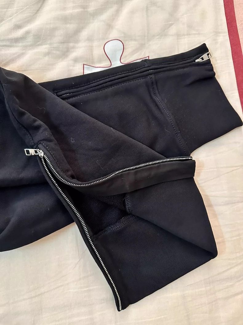 Alexander McQueen Alexander McQUEEN size L Black pants, size L.Made of thick Size US 30 / EU 46 - 4 Thumbnail