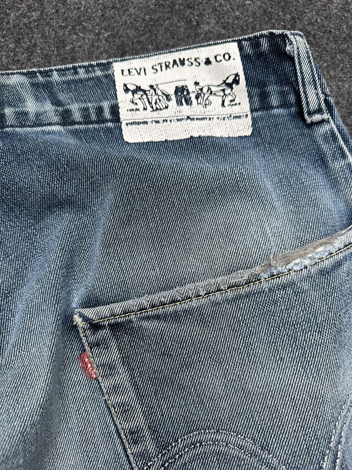 Levi's Vintage Levis 702 Baggy Destroyed Denim 34x32 D59 Size US 34 / EU 50 - 13 Thumbnail