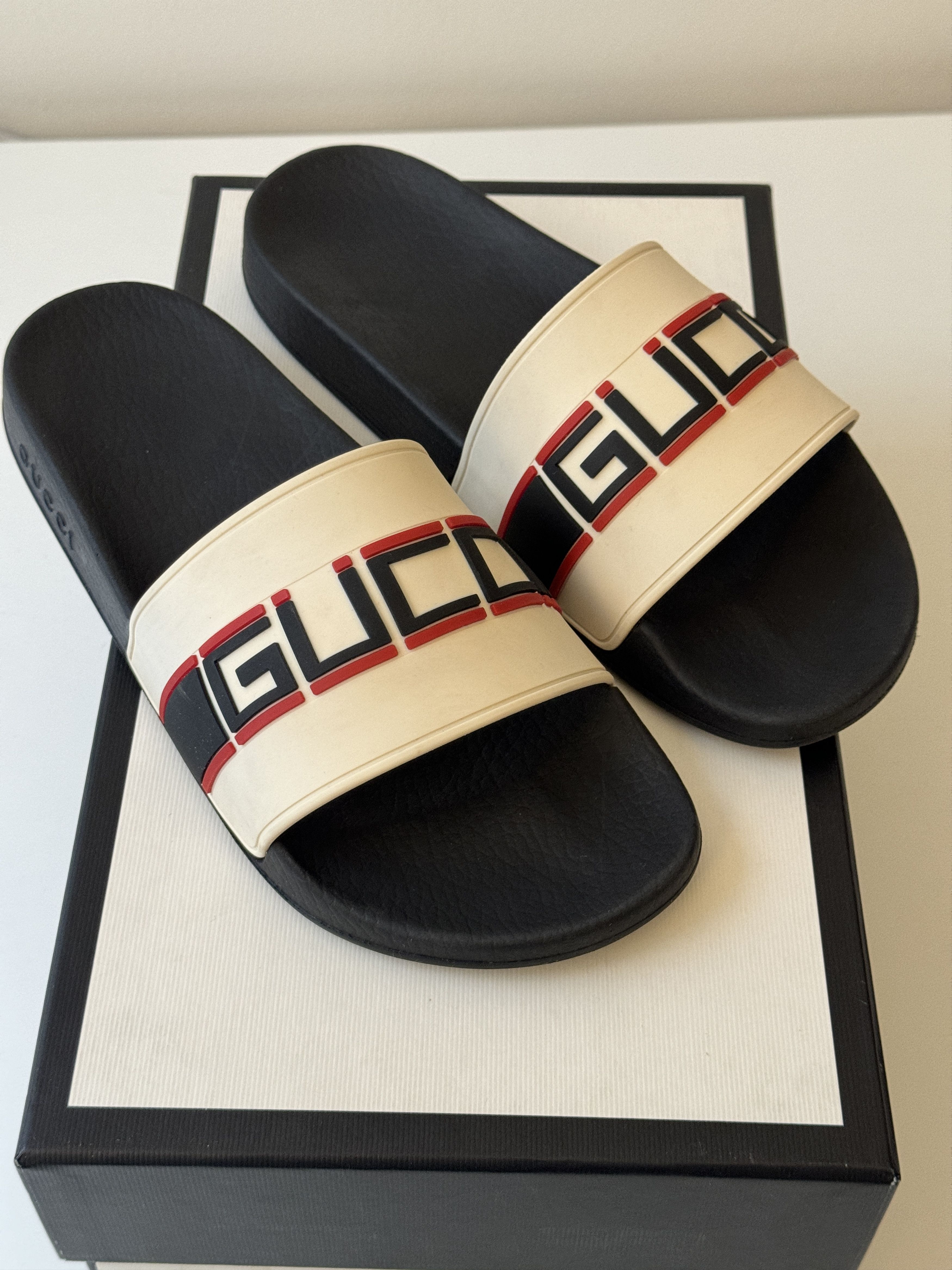 image of Size 8G - Gucci Ivory Rubber Slides Pursuit Logo Blue Red in Black, Men's