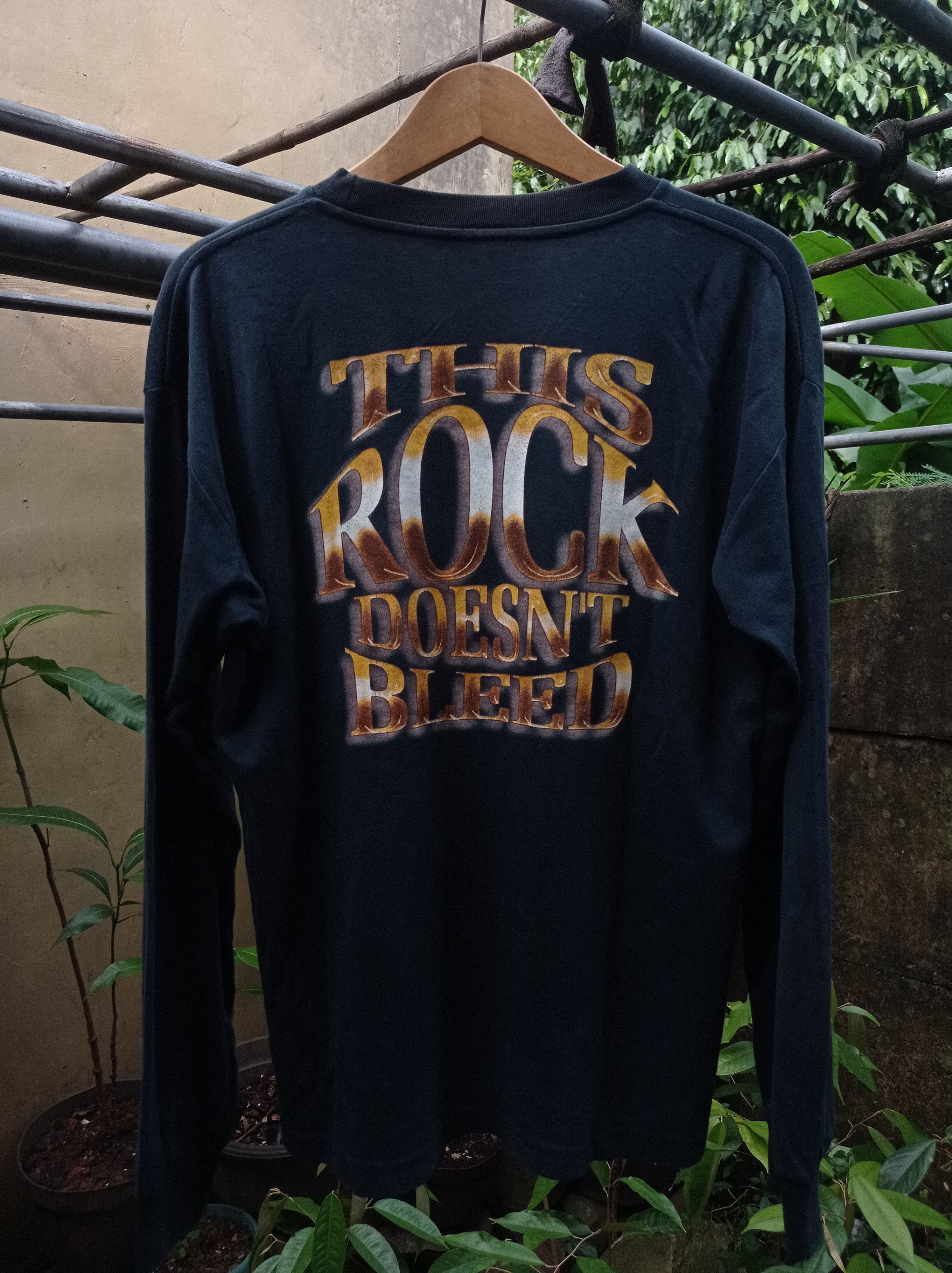 WWE Vintage wwe t-shirt longsleeve the rock Size US M / EU 48-50 / 2 - 2 Thumbnail