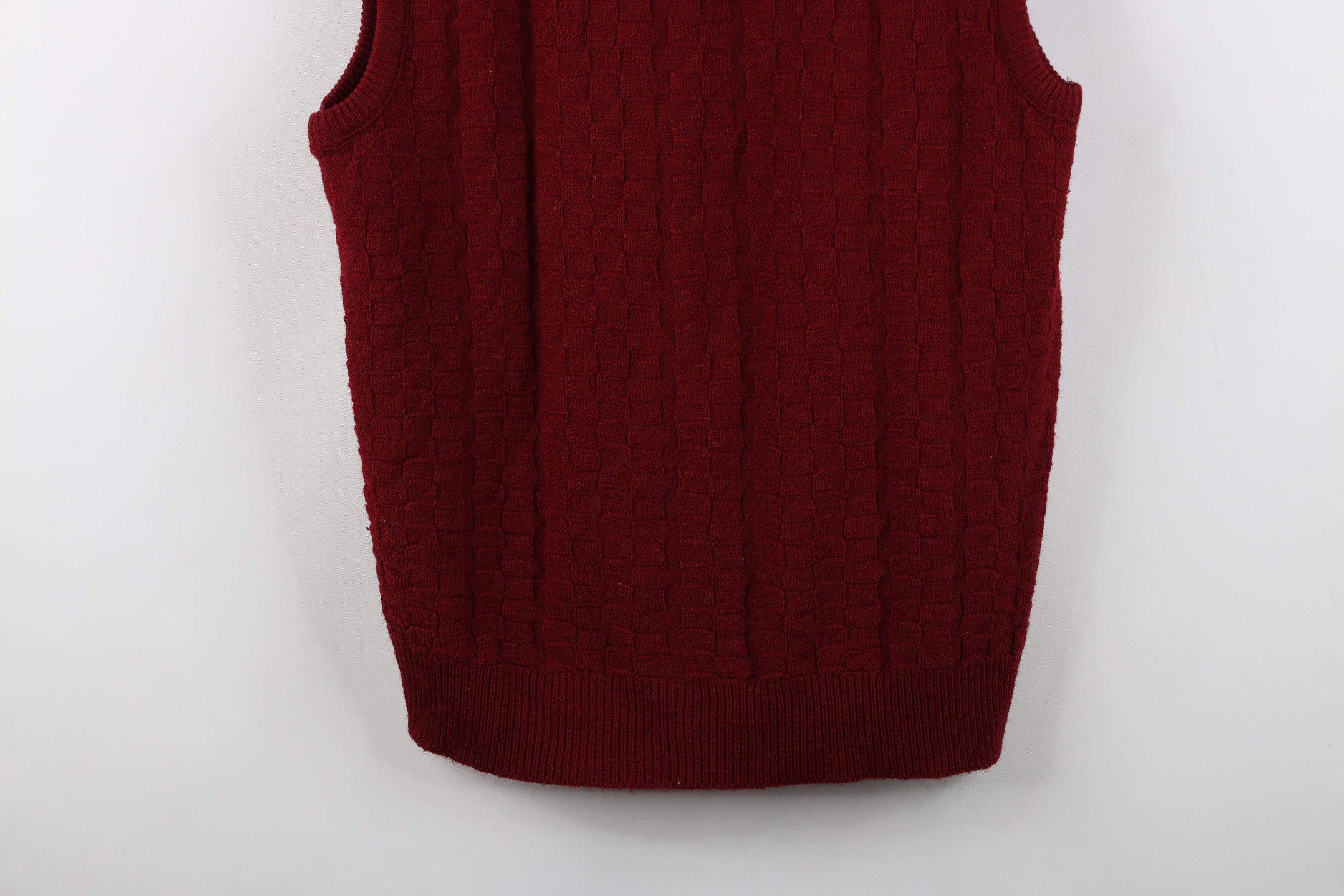 Vintage Vintage 70s Streetwear Weave Knit Blank Sweater Vest Red USA Size US L / EU 52-54 / 3 - 9 Thumbnail