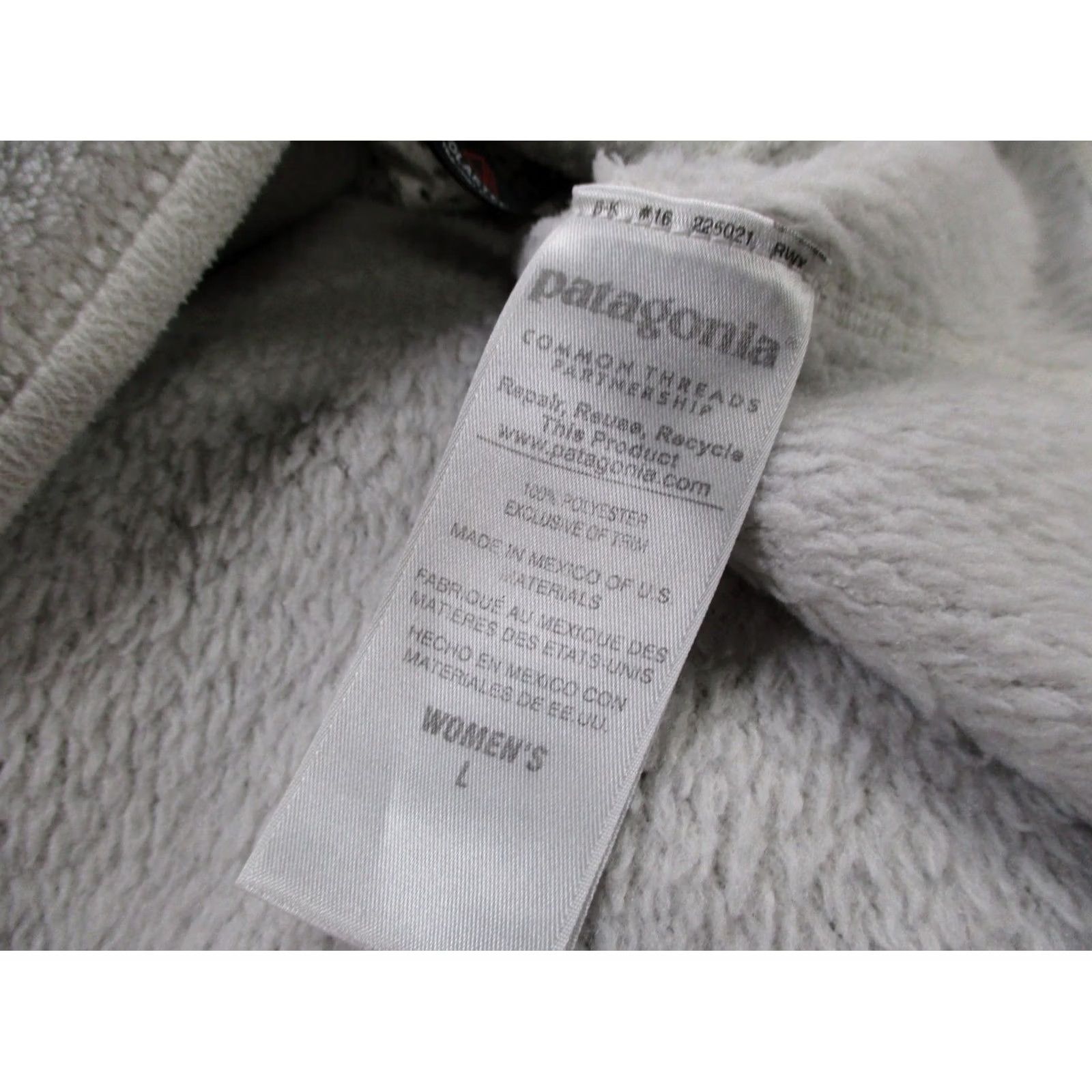 Patagonia Patagonia Sweater Womens L White Jacket Snap Fleece Fuzzy Outdoors Camping Size L / US 10 / IT 46 - 7 Thumbnail
