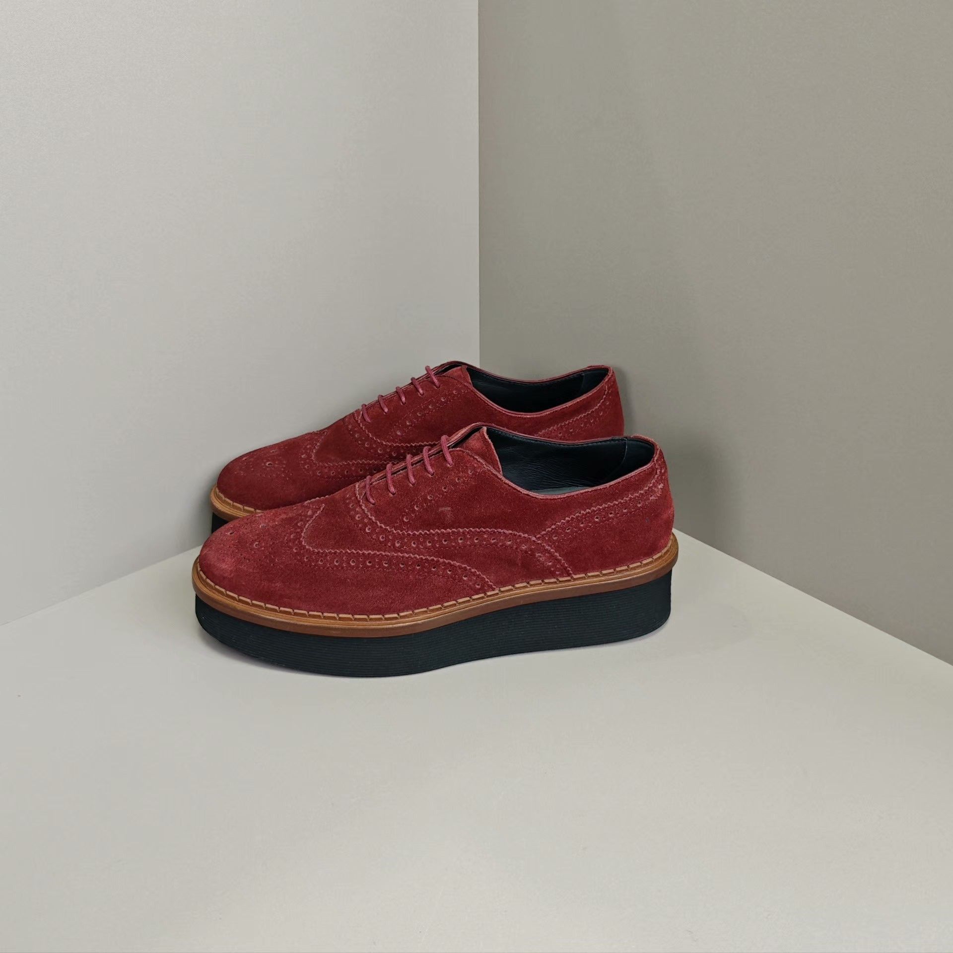 Tod's Tod's Casual Lowtop Sneakers us_8 Women Size US 8 / IT 38 - 1 Thumbnail