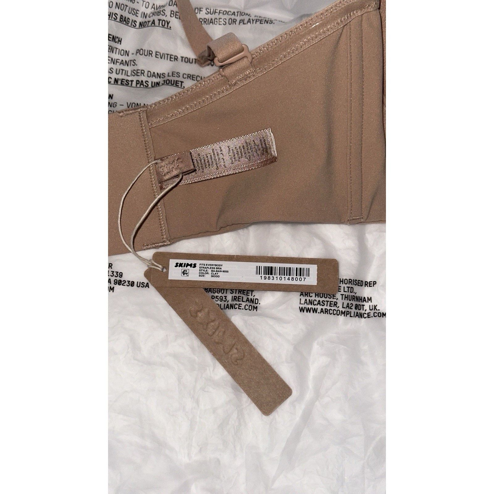 SKIMS NWT SKIMS FITS EVERYBODY STRAPLESS BRA Size ONE SIZE - 5 Thumbnail