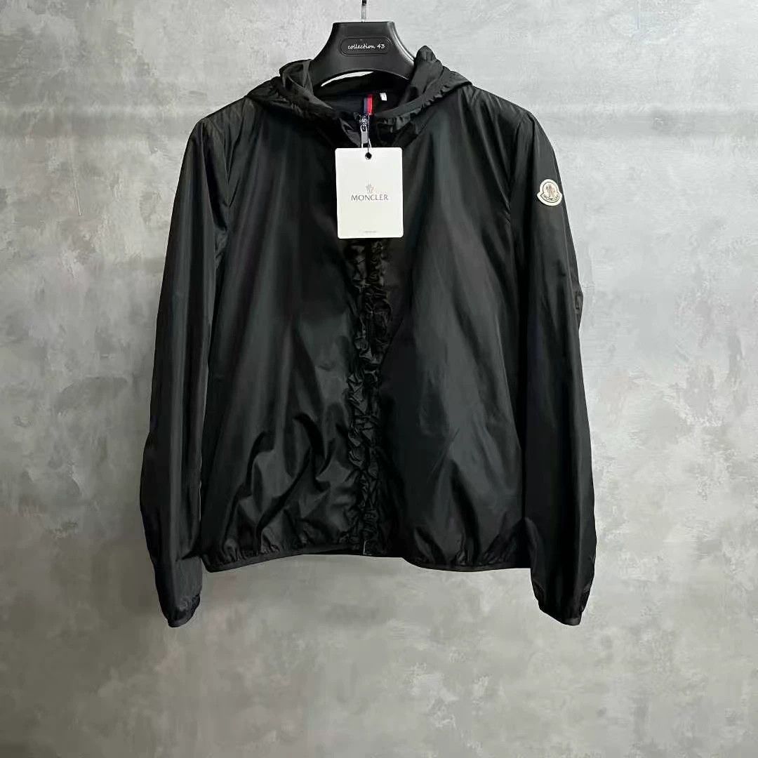 Moncler Moncler Down Jacket 4 Women Size XS / US 0-2 / IT 36-38 - 1 Thumbnail