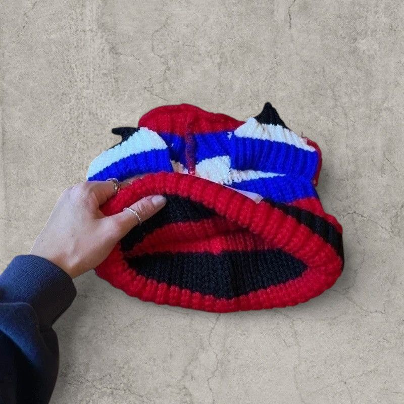 Japanese Brand Cool vintage style beanie, red/black with patch. One size Size ONE SIZE - 3 Thumbnail