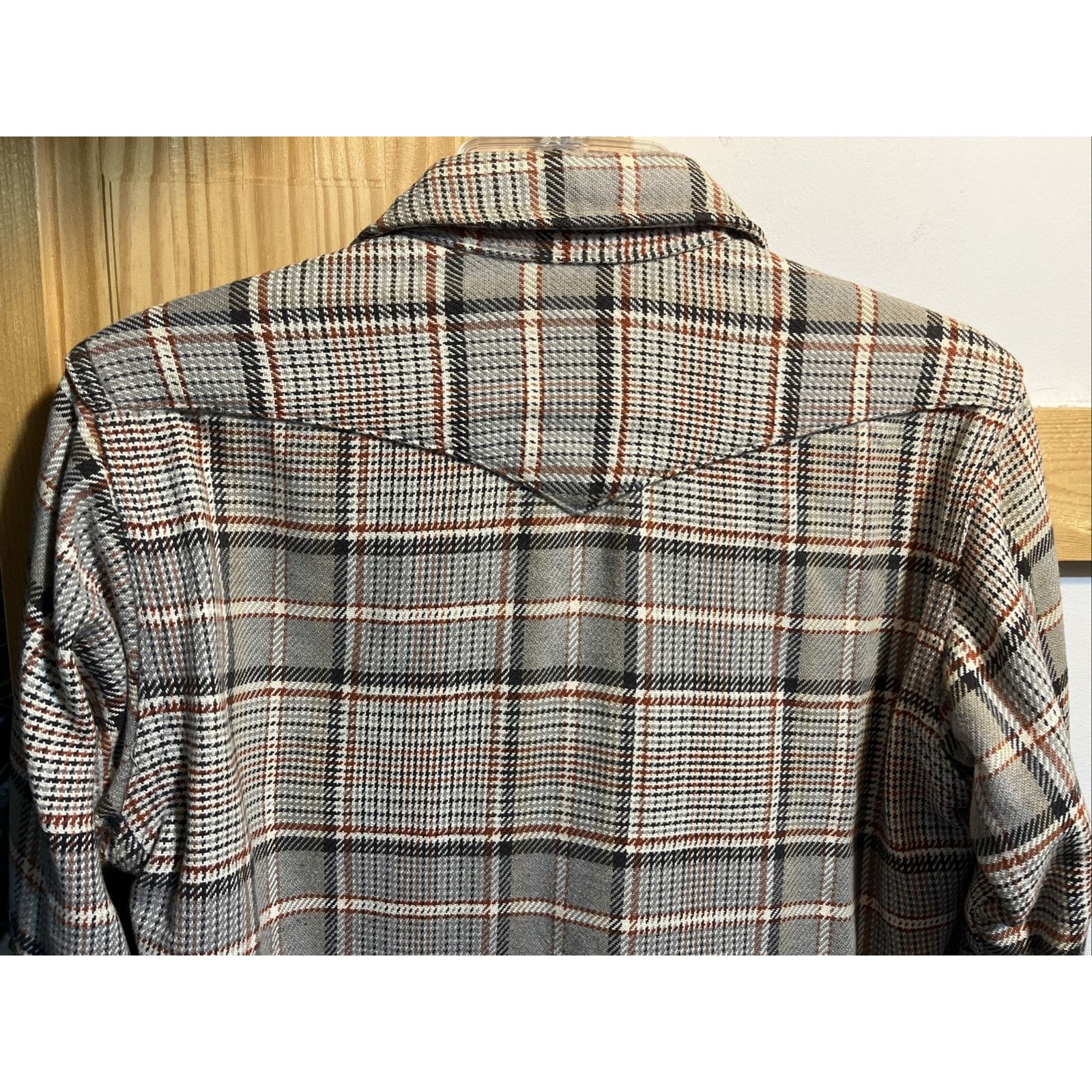 Wrangler Vintage 60s Wrangler 15 x 34 Gray Plaid Pearl Snap Shirt USA Size US M / EU 48-50 / 2 - 10 Thumbnail