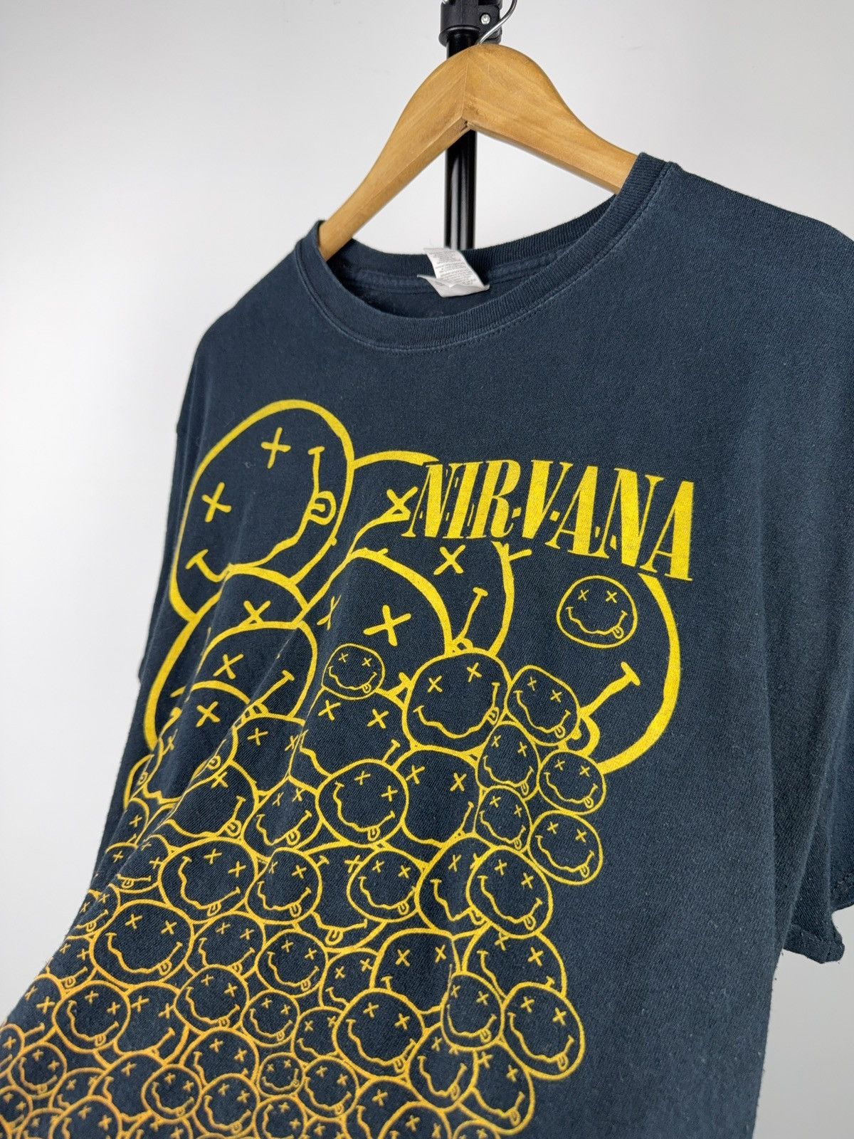 Nirvana 2007❤️‍🔥 Nirvana / Kurt Cobain Band 00s Smiley Face Graphic Tee Size US L / EU 52-54 / 3 - 8 Thumbnail