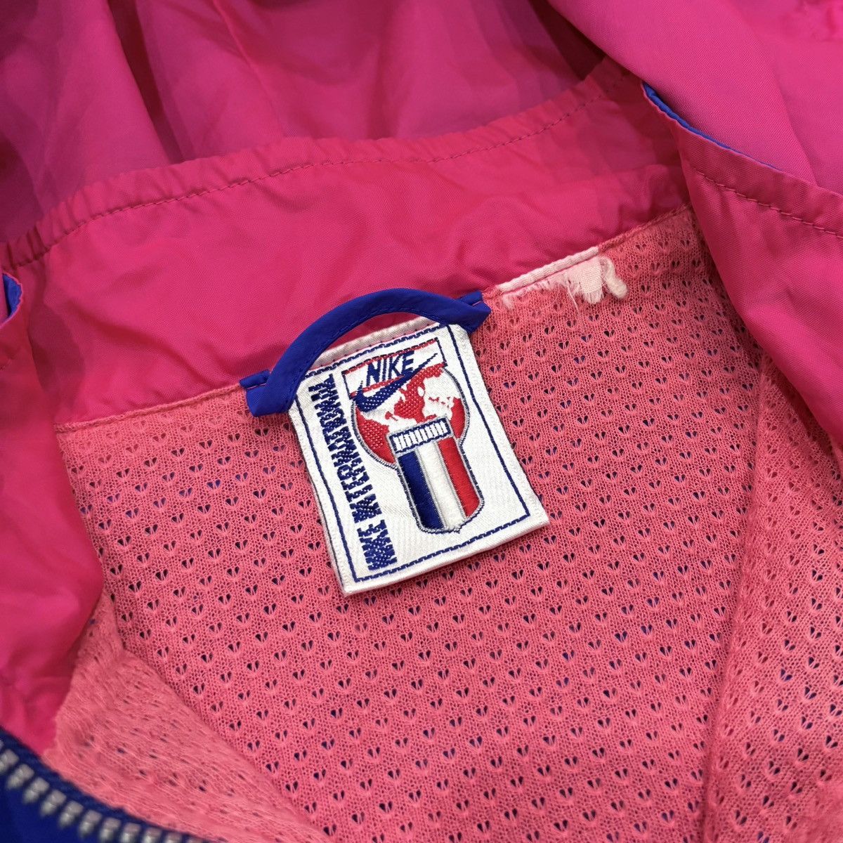 Nike Vintage 90s Nike International Half-Zip Hooded Windbreaker Size US L / EU 52-54 / 3 - 3 Thumbnail