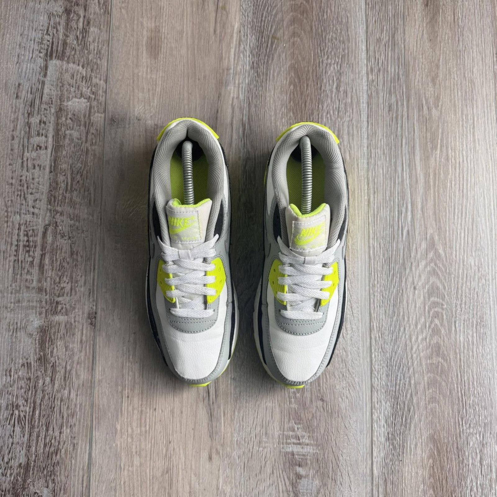 Nike NIKE • Air Max '90 GS "Volt" (6.5M) Size US 6.5 / EU 39-40 - 12 Thumbnail