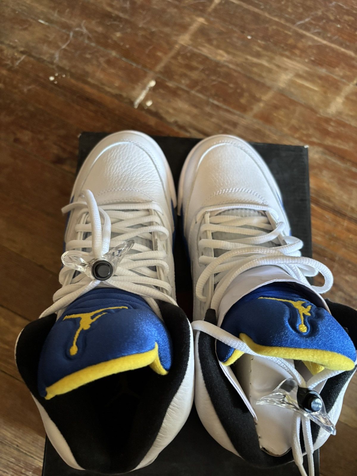 Nike Jordan Retro 5 Laneys Size US 7.5 / EU 40-41 - 2 Thumbnail