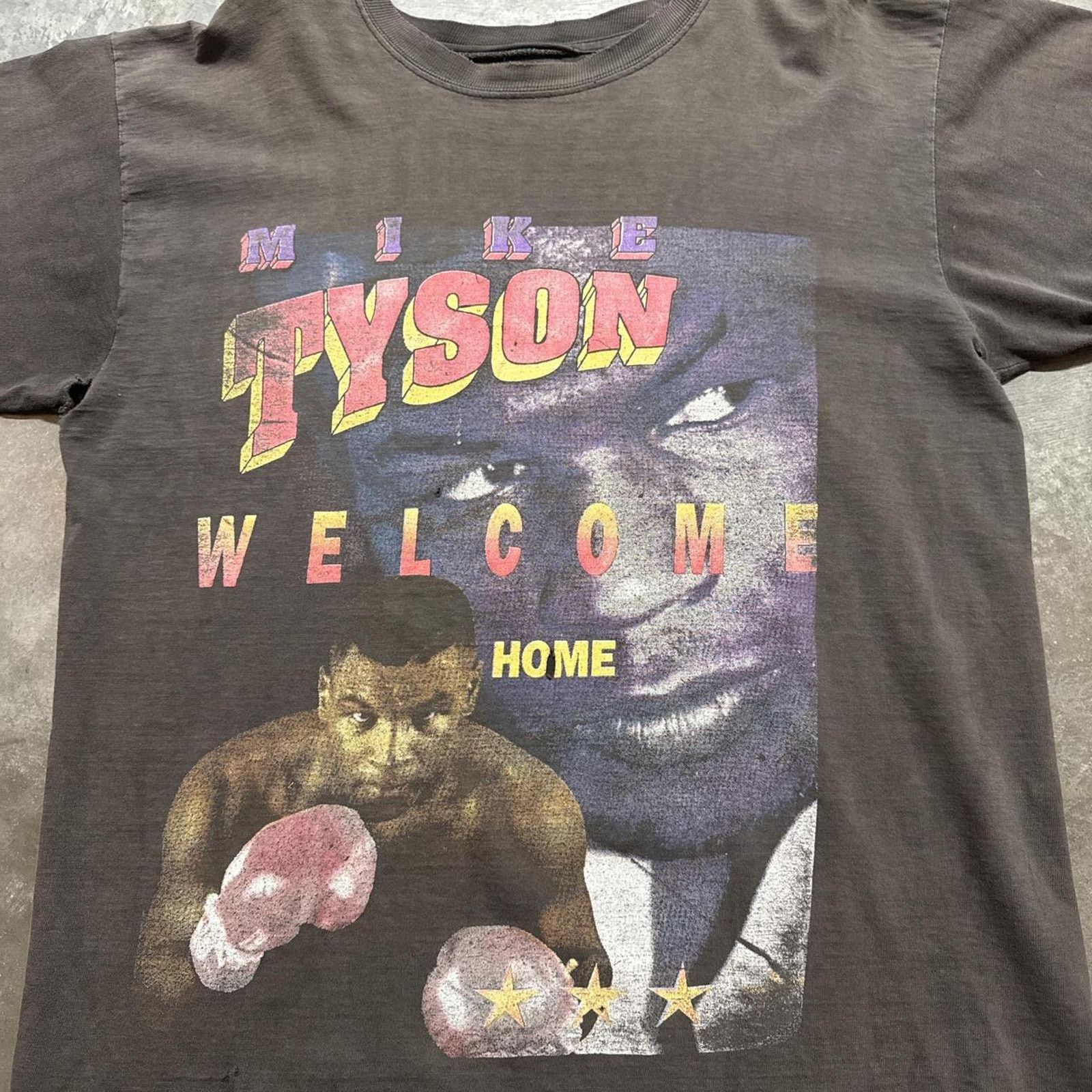 Vintage Mike Tyson Welcome Home Vintage 90s Boot Faded Rap T-Shirt Size US XL / EU 56 / 4 - 2 Thumbnail