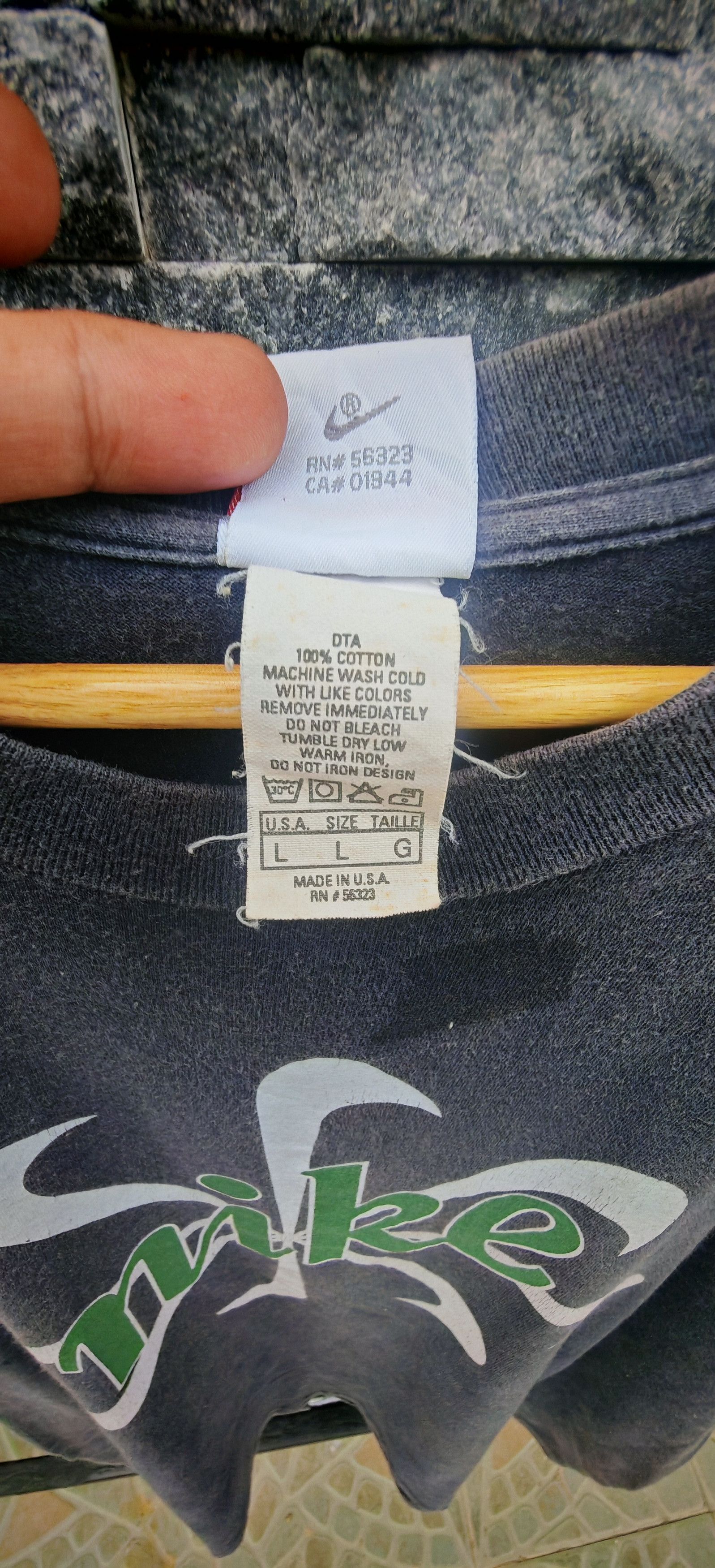 Nike Nike vintage 90s made in USA sun-faded starburst graphic tee Size US L / EU 52-54 / 3 - 5 Thumbnail