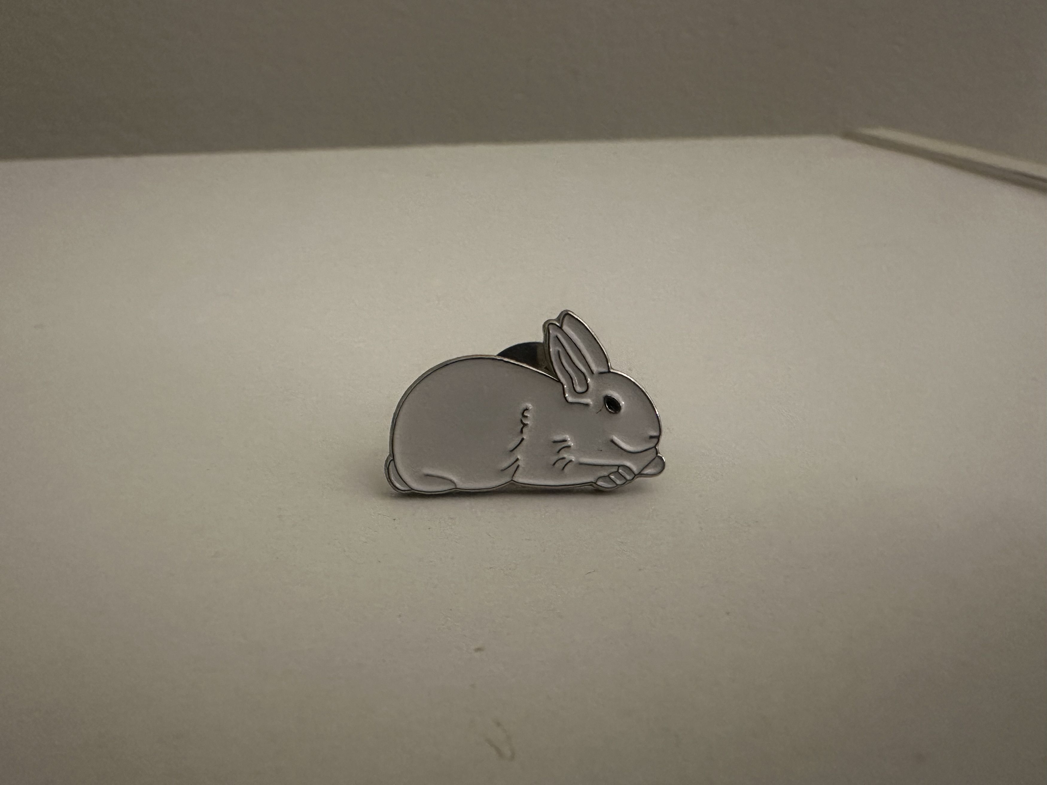 Supreme Supreme White Rabbit Pin FW16 Size ONE SIZE - 2 Thumbnail
