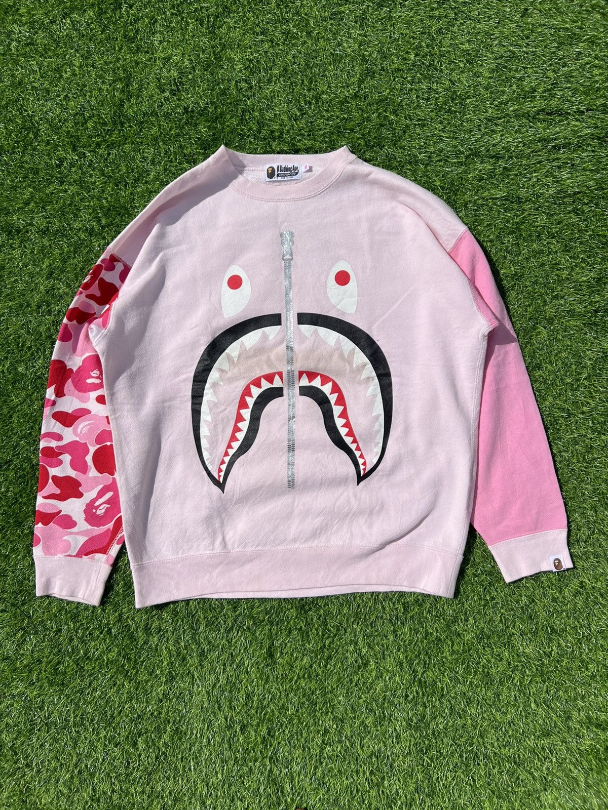 Bape Vintage A Bathing Ape® Pink Shark Full Zip Sweatshirt Size XS / US 0-2 / IT 36-38 - 1 Thumbnail