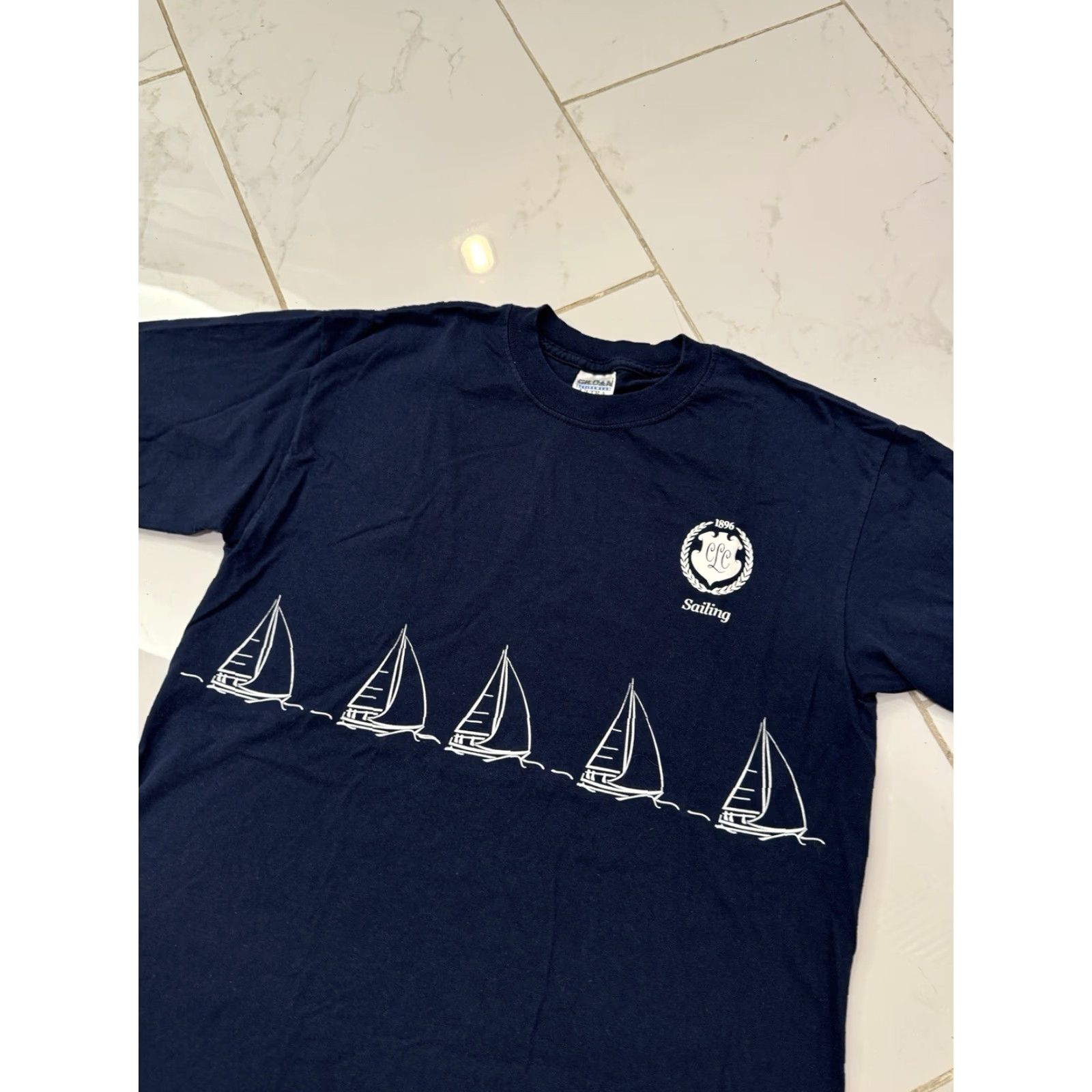 Gildan VINTAGE Sail Boat Navy Blue Wrap Around Sailing Nautical Ocean T-Shirt M Navy Mens M Blue Nautical Sail Boat T-Shirt Size US M / EU 48-50 / 2 - 2 Thumbnail