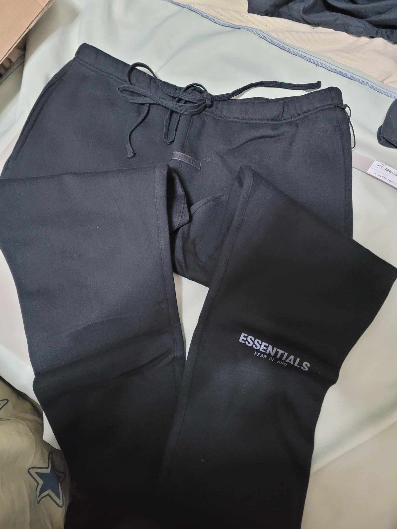 Fear of God Fear of god essential black sweatpants sz XL Size US 36 / EU 52 - 2 Thumbnail