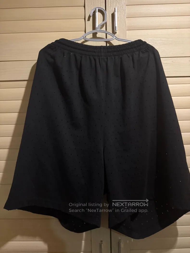 Balenciaga Balenciaga size M Men's loose-fit shorts Size US 27 - 2 Thumbnail