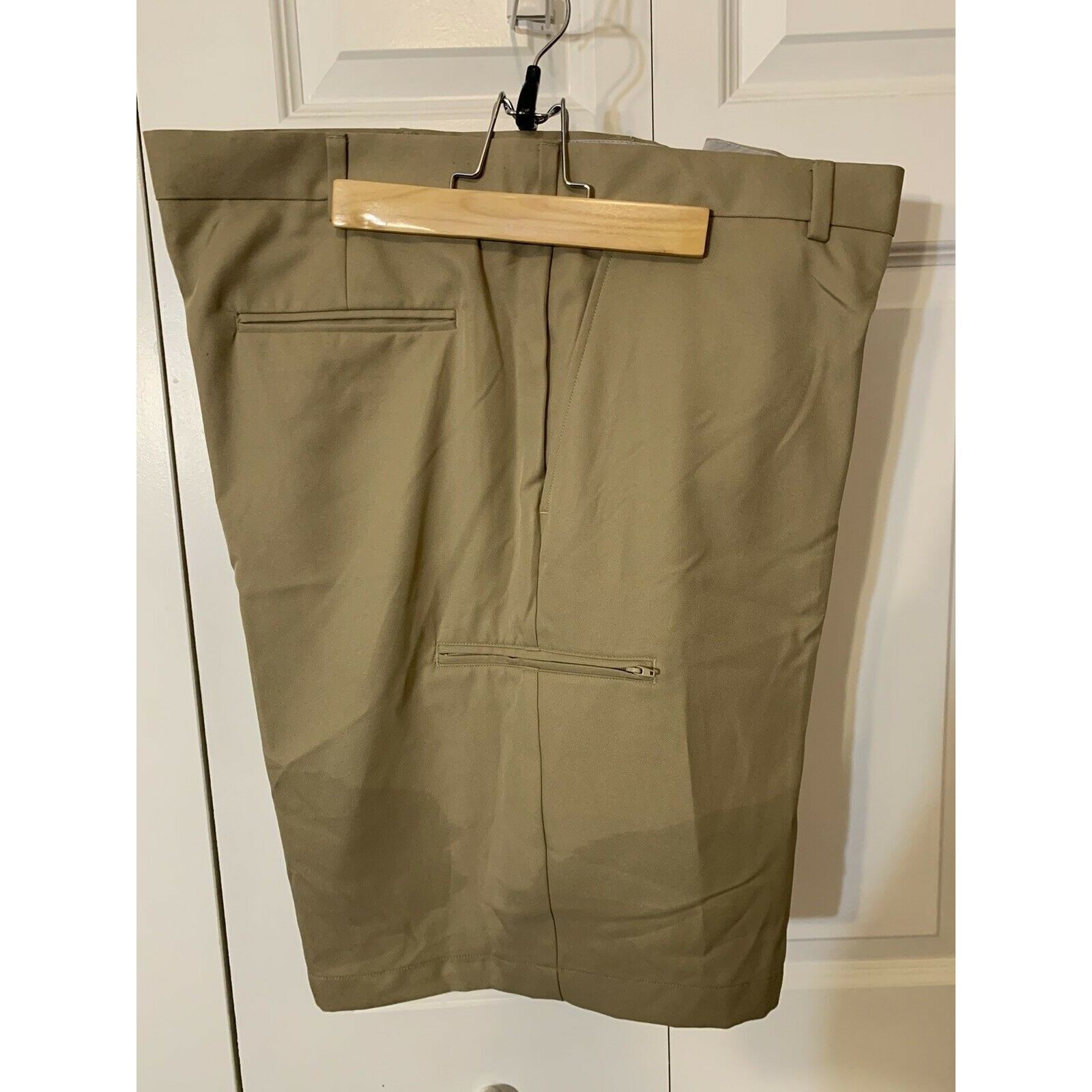 PGA Tour PGA Tour Golf Shorts Men's 42 x 9.5 Inches Inseam Khaki Zip Size US 42 / EU 58 - 3 Thumbnail
