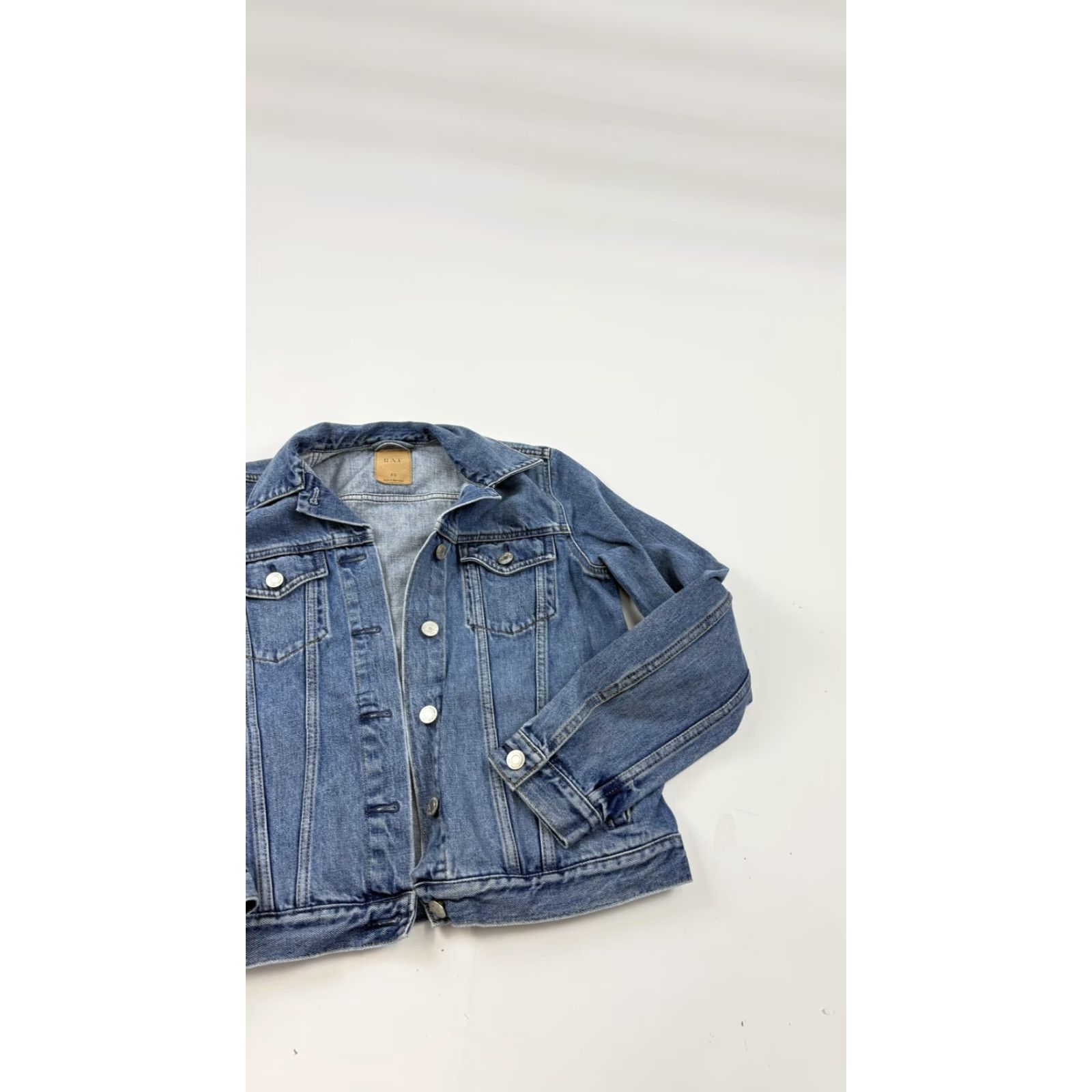 Gap GAP Jacket Womens XS Blue Denim Trucker Jean Coat 100% Cotton Casual Jacket Women XS Blue Denim Casual All Seasons Pockets Button Front Size 26" / US 2 / IT 38 - 3 Thumbnail