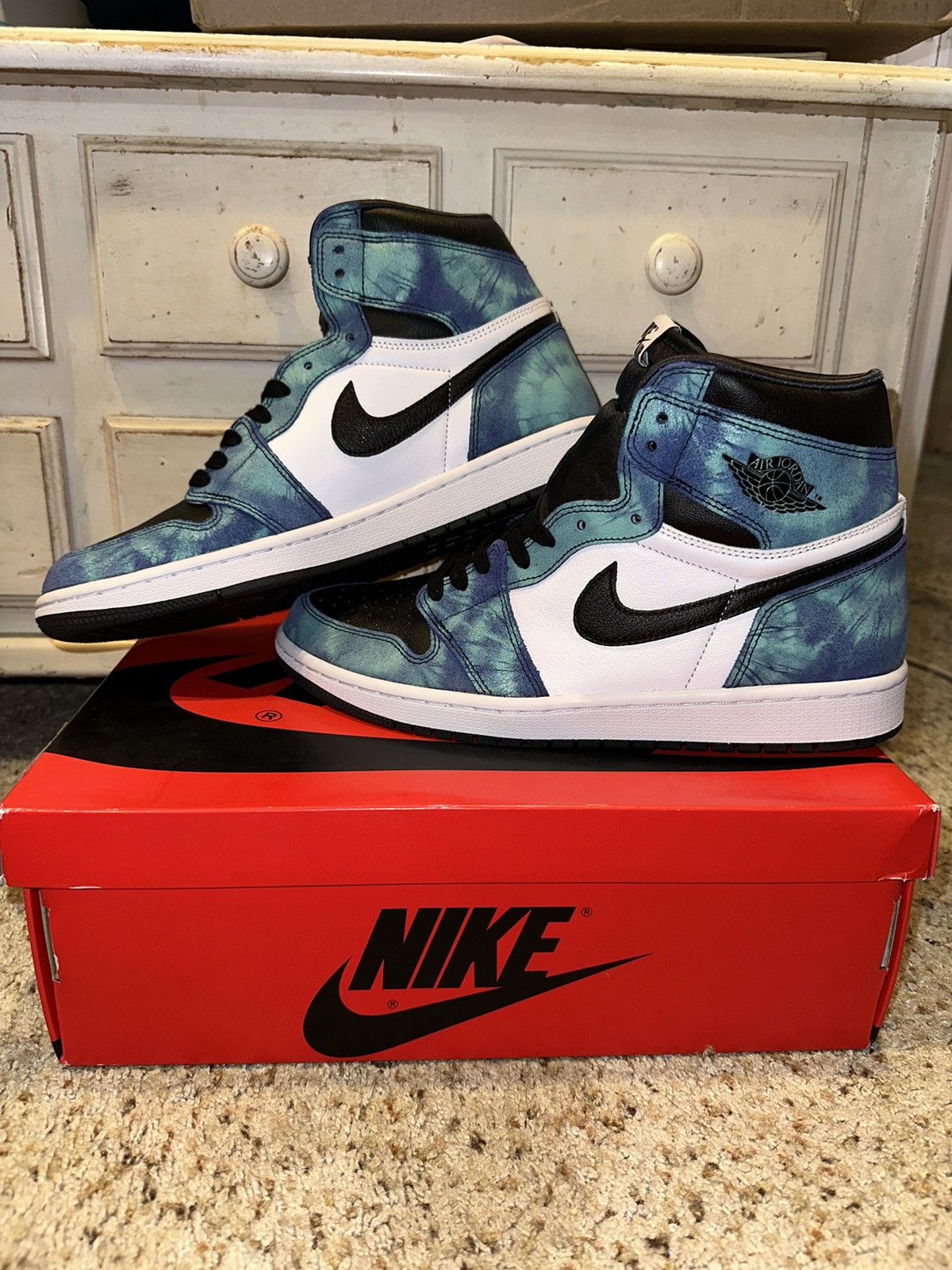 Jordan 1 Retro High Tie Dye (Men’s size 10.5)